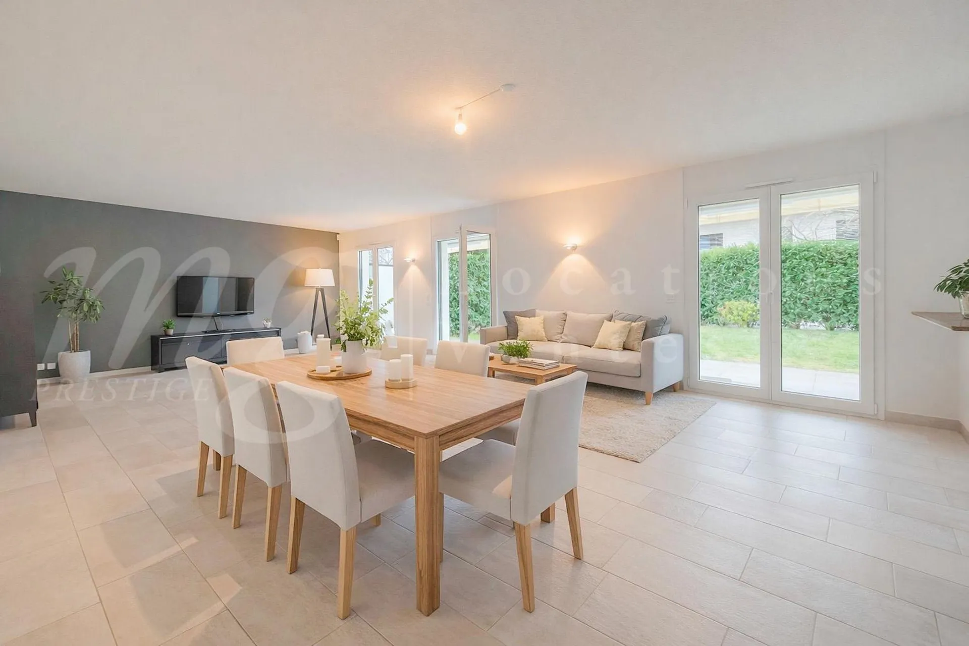 SUPERBE APPARTEMENT DE 7 PIECES - EN PIGNON - AVEC GRAND JARDIN PRIVATIF AUTOUR DE 340 m2 - 4 chambres à coucher