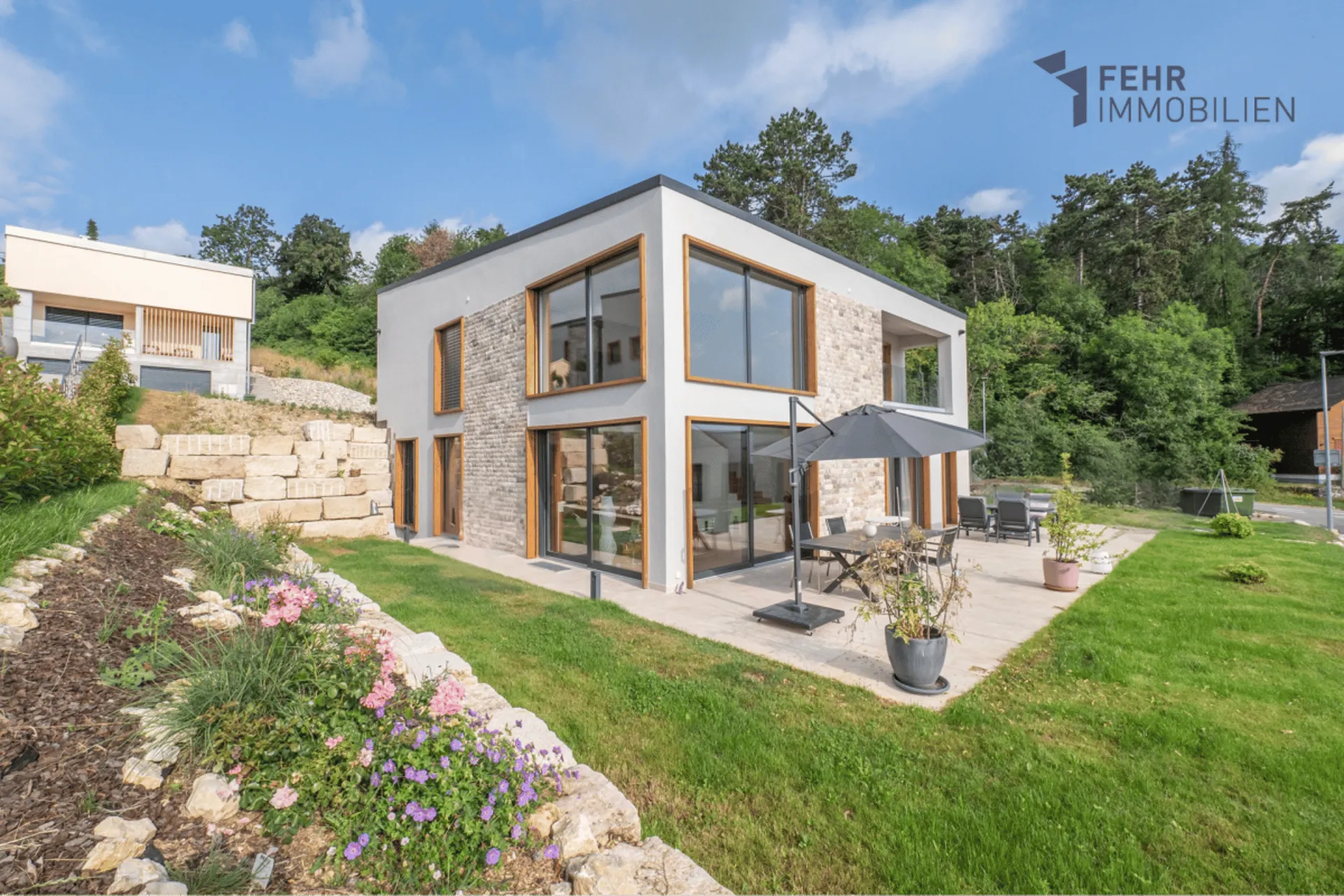Fehr Immobilien - Top modernes, neuwertiges 6½-Zi.-Einfamilienhaus