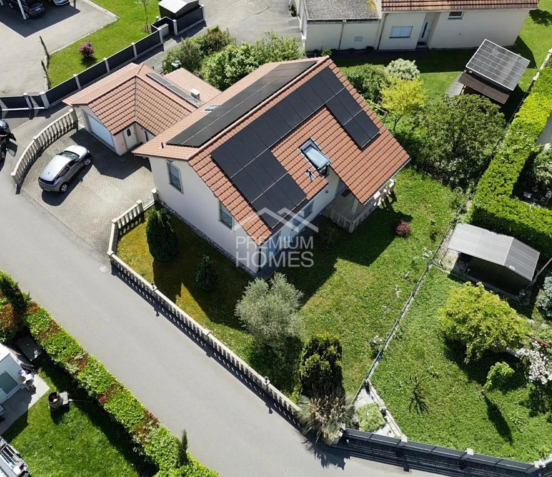 Domicile de rêve avec jacuzzi, panneaux solaires et beaucoup d'espace