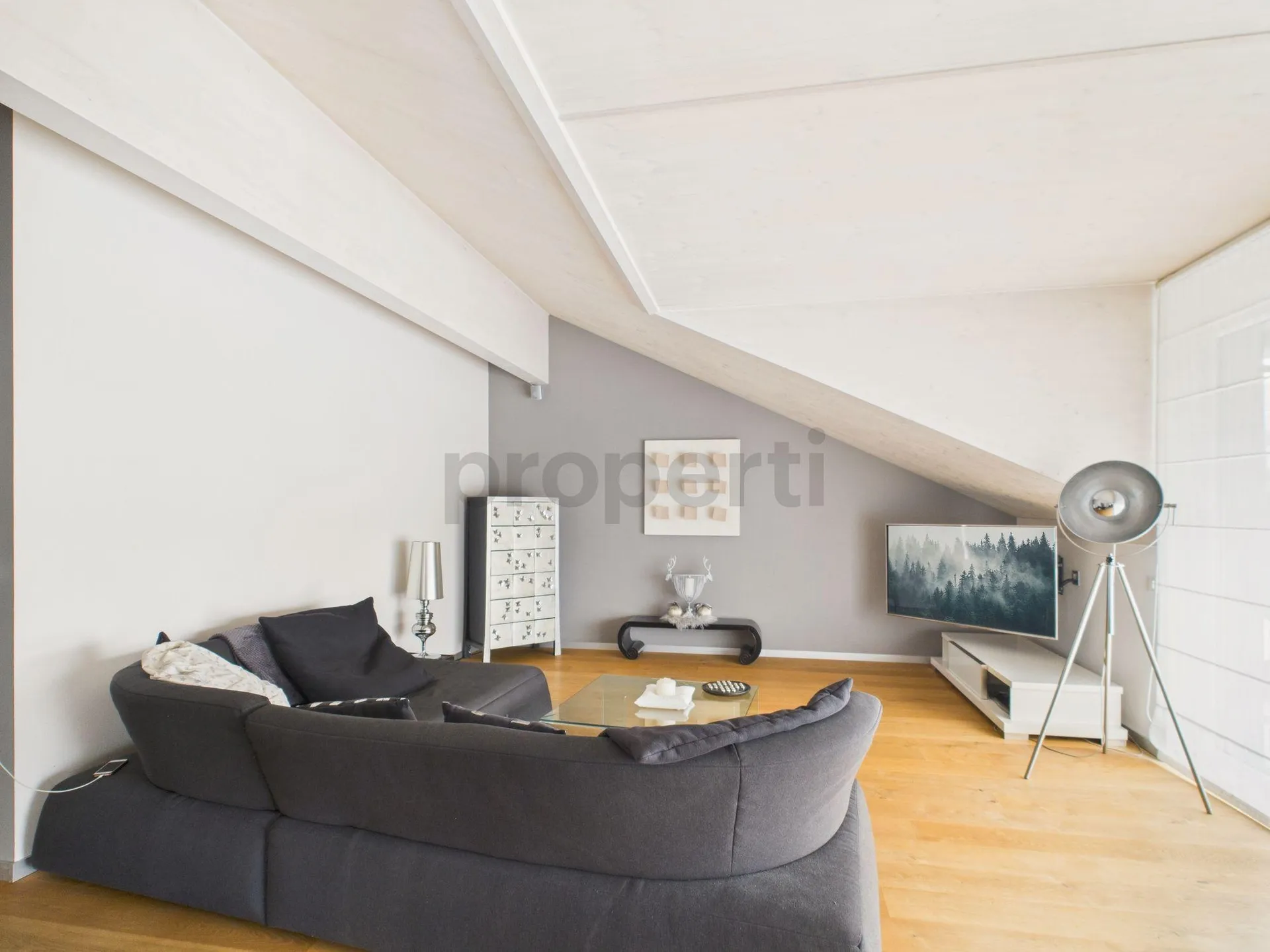 Spacieux 5.5 pièces attic-flat avec balcon, La Chaux-de-Fonds