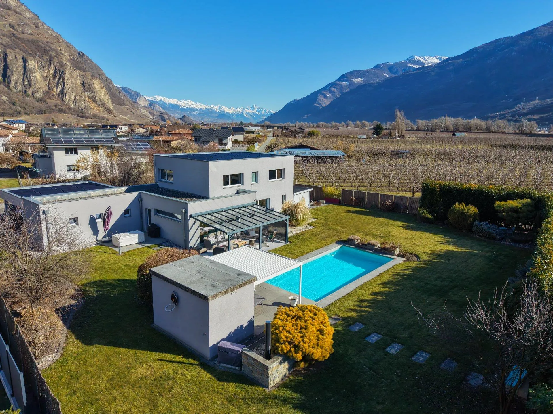 Contemporary villa with pool in Fully!
