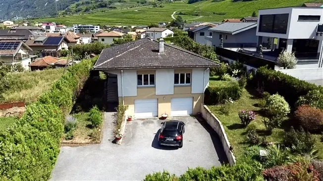 Großzügige Familienvilla mit großem Garten - Beliebte Wohnlage in Hanglage