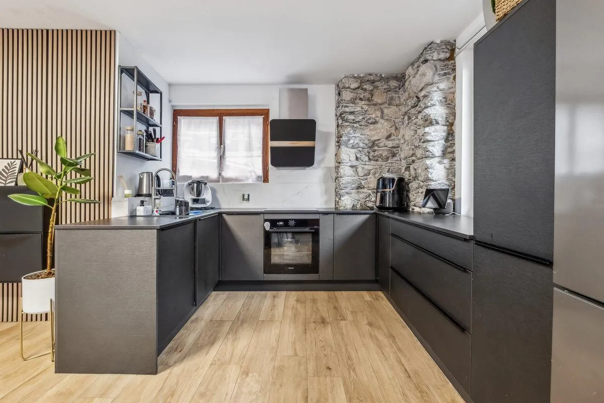 Maison rénovée au centre du village - prête à accueillir ses habitants