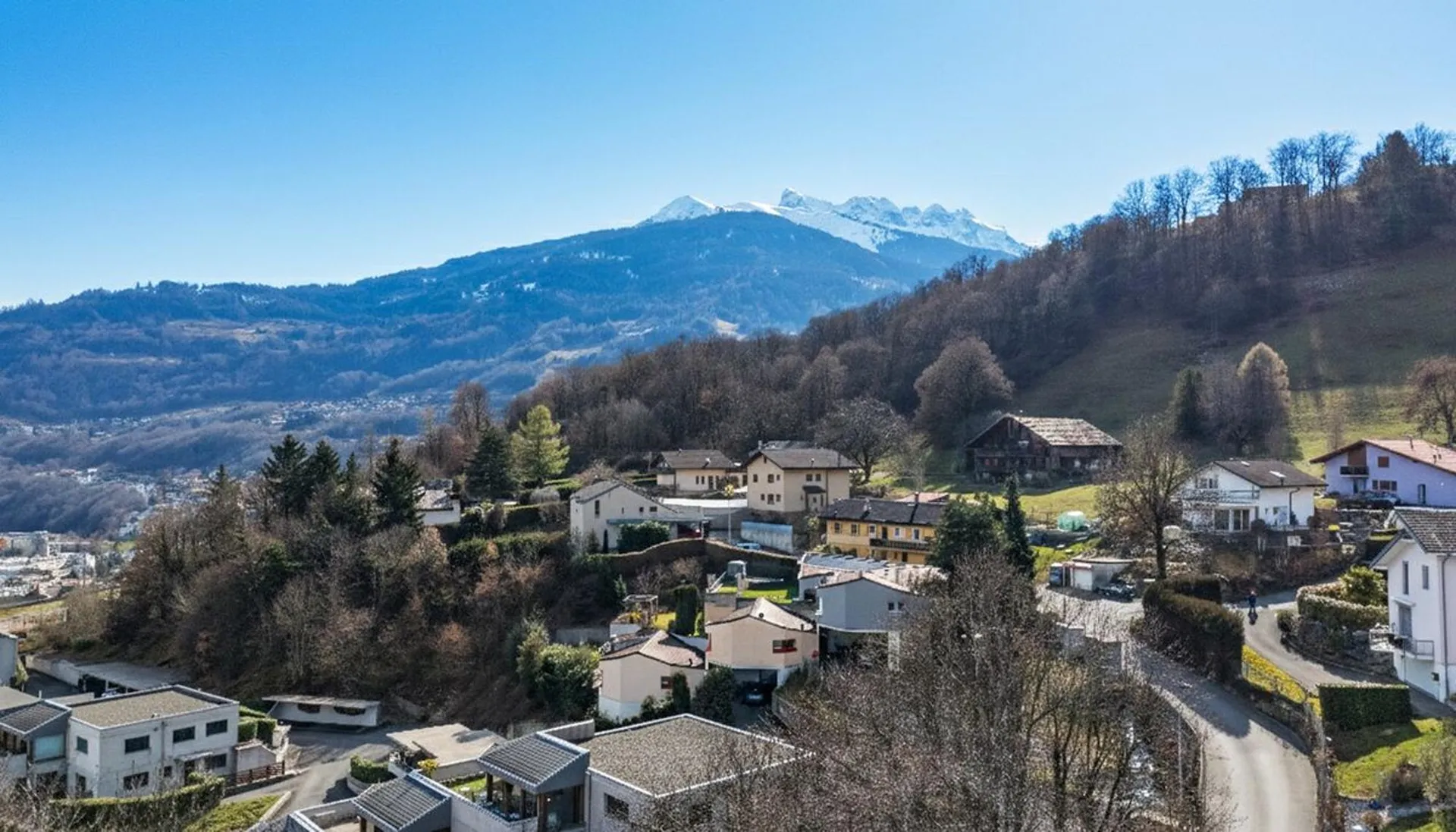 Charmante maison individuelle de 6,5 pièces avec vue magnifique sur la plaine et les Dents-du-Midi.
