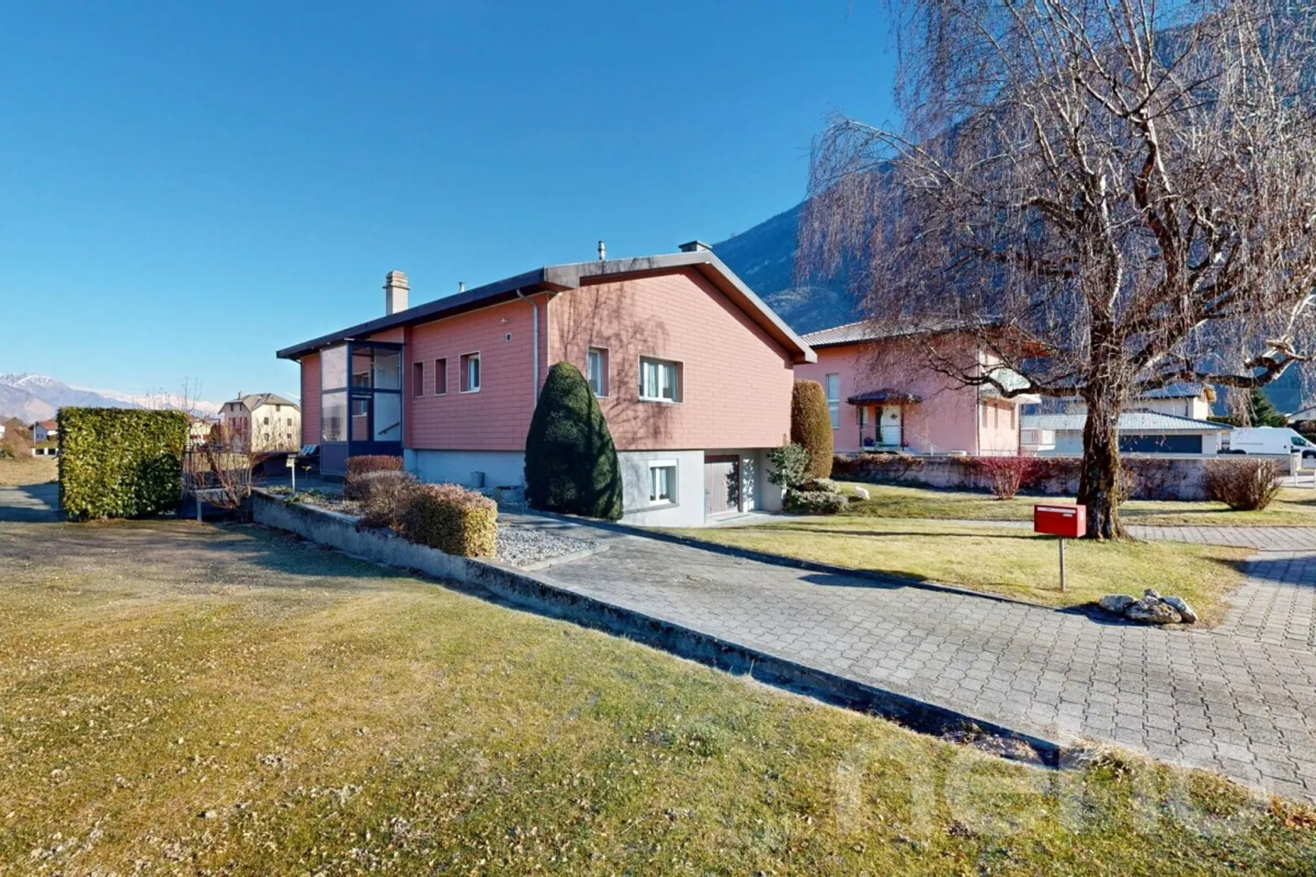 Villa familiale de 6,5 pièces à Charrat