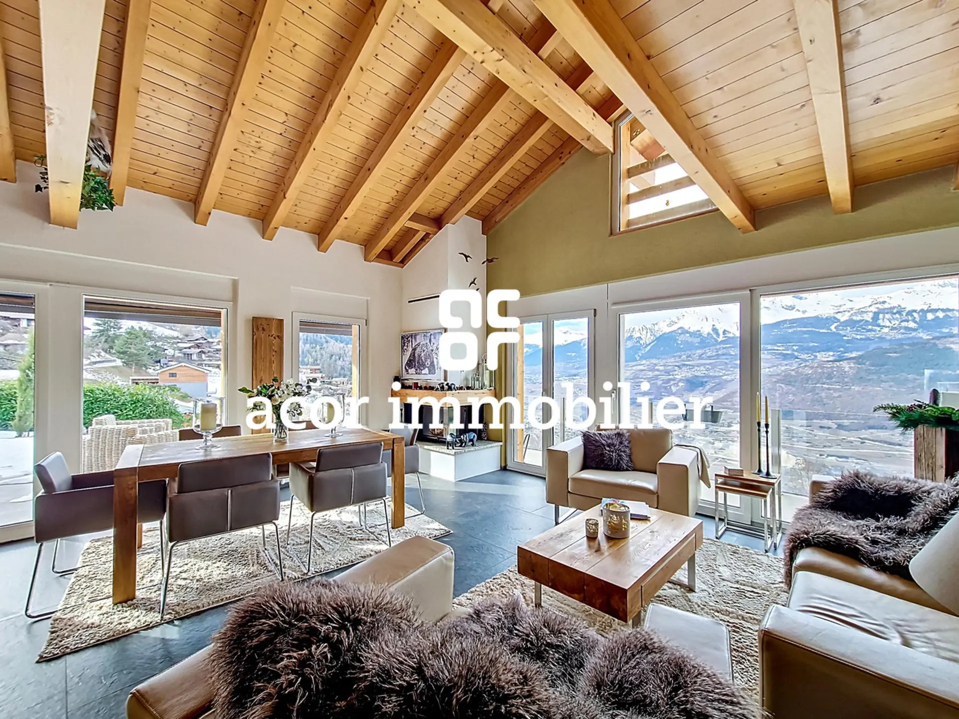 Chalet de charme rénové avec vue exceptionnelle à Daillet!