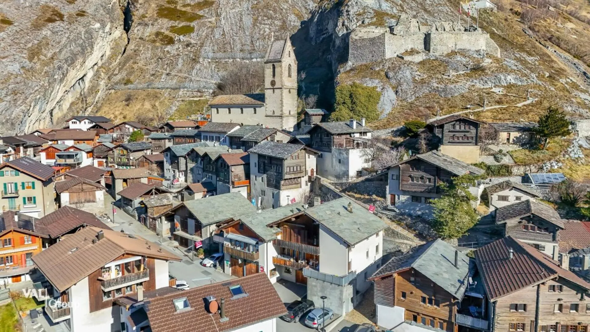 Wohnen wie ein Ritter, Familien-Maisonette mit Burgblick