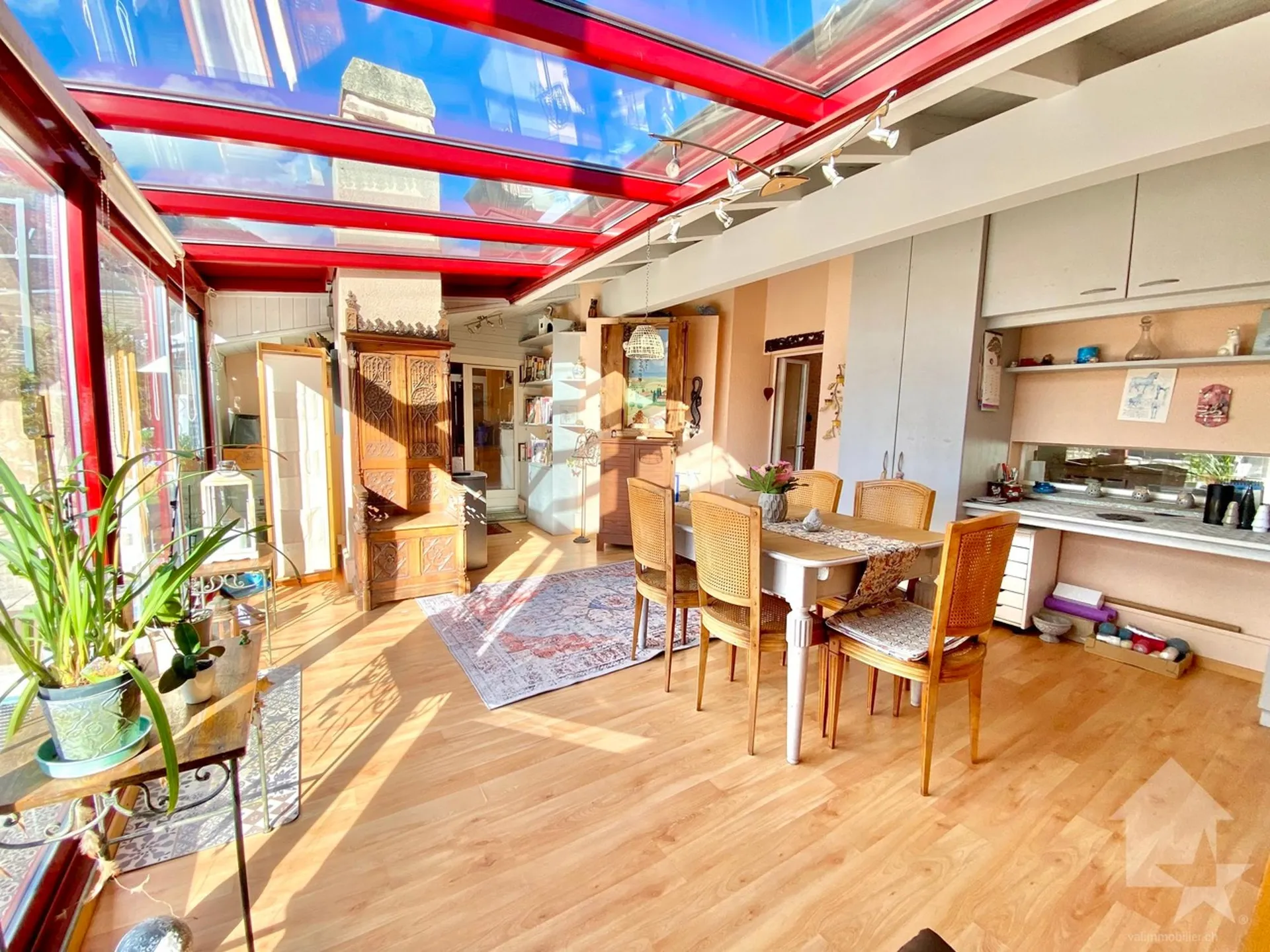 Spacieux attique au calme, parking, terrasse de 105 m2 et vue !