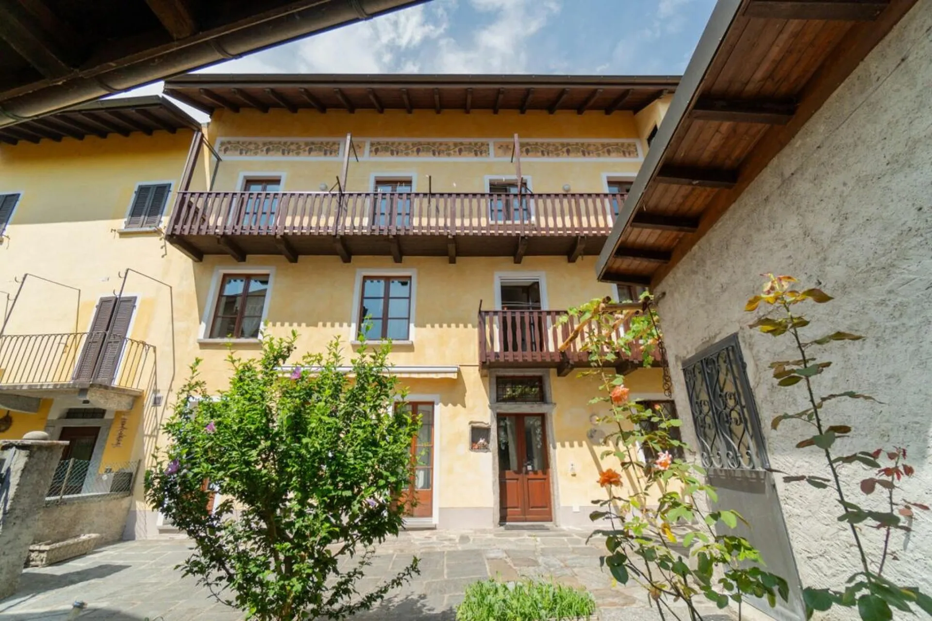 Wir vermieten ein rustikales 6-Zimmer-Haus in Locarno/Solduno