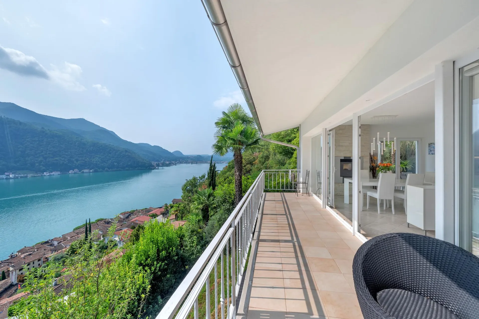CASA 4,5 LOCALI CON VISTA LAGO E GRANDE GIARDINO