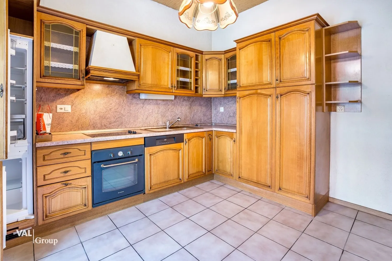 Appartement 4,5 pces, avec atelier dépôt de 64 m2, à rénover
