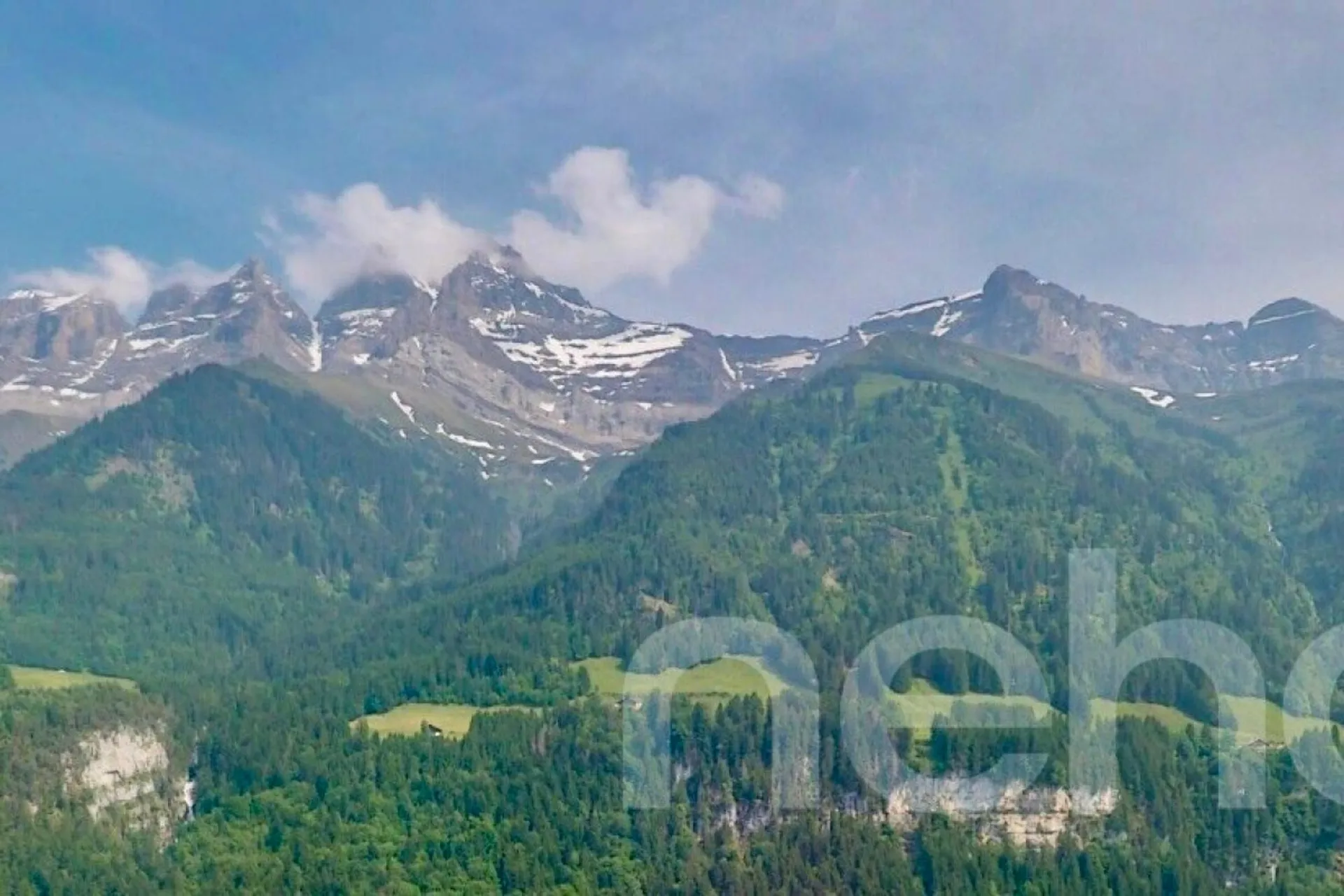 Appartement entièrement rénové plein centre Champéry, vue panoramique