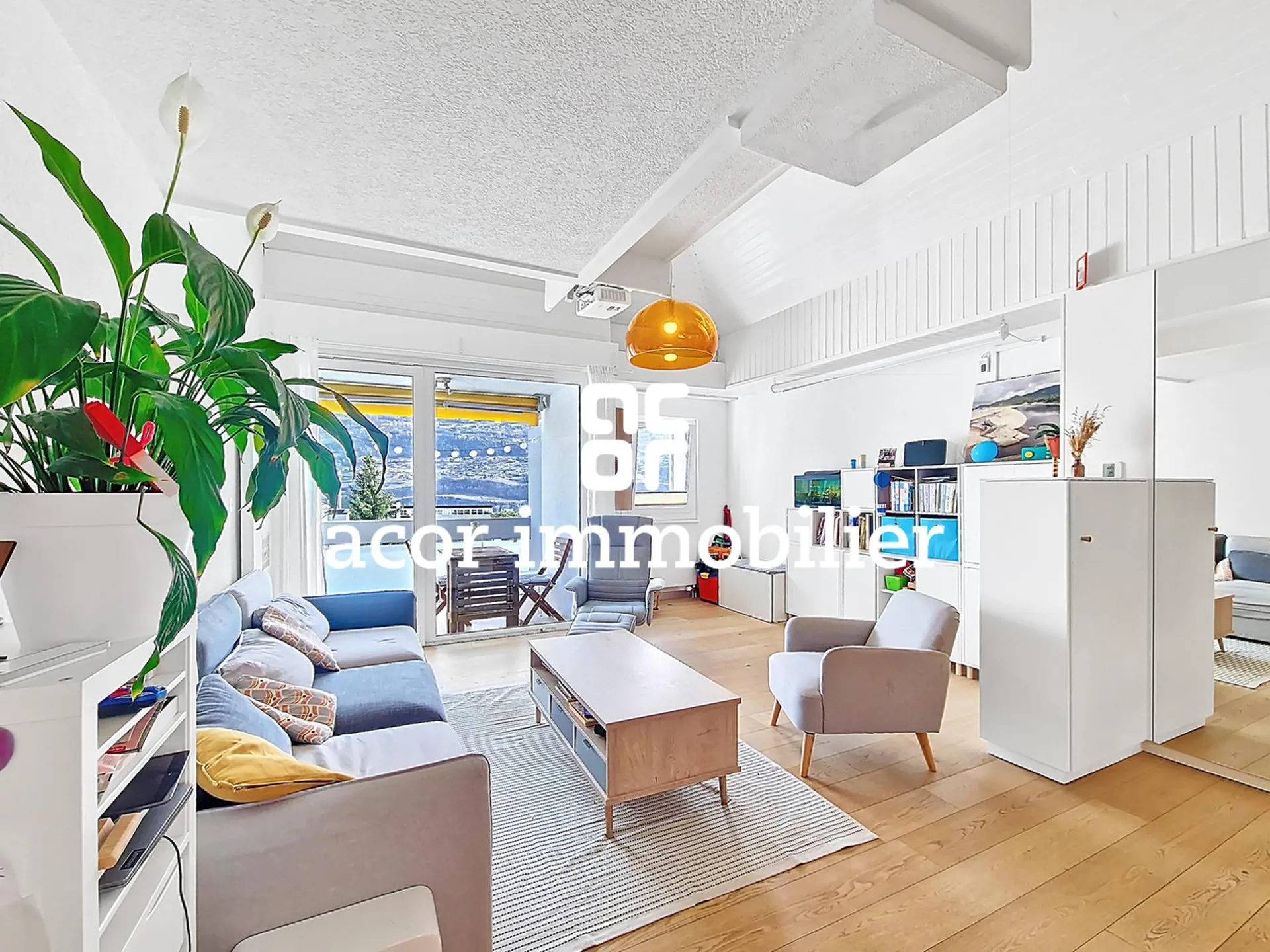 Charmant attique en duplex - Quartier prisé de Gravelone!