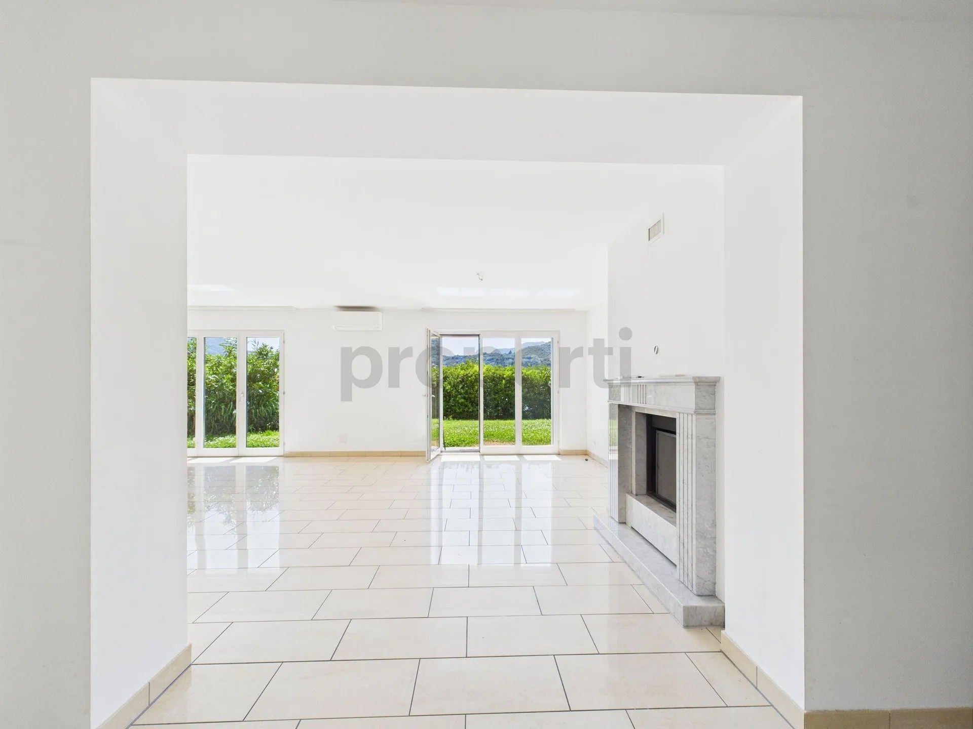 Luminoso appartamento da 4.5 locali con giardino a Morcote