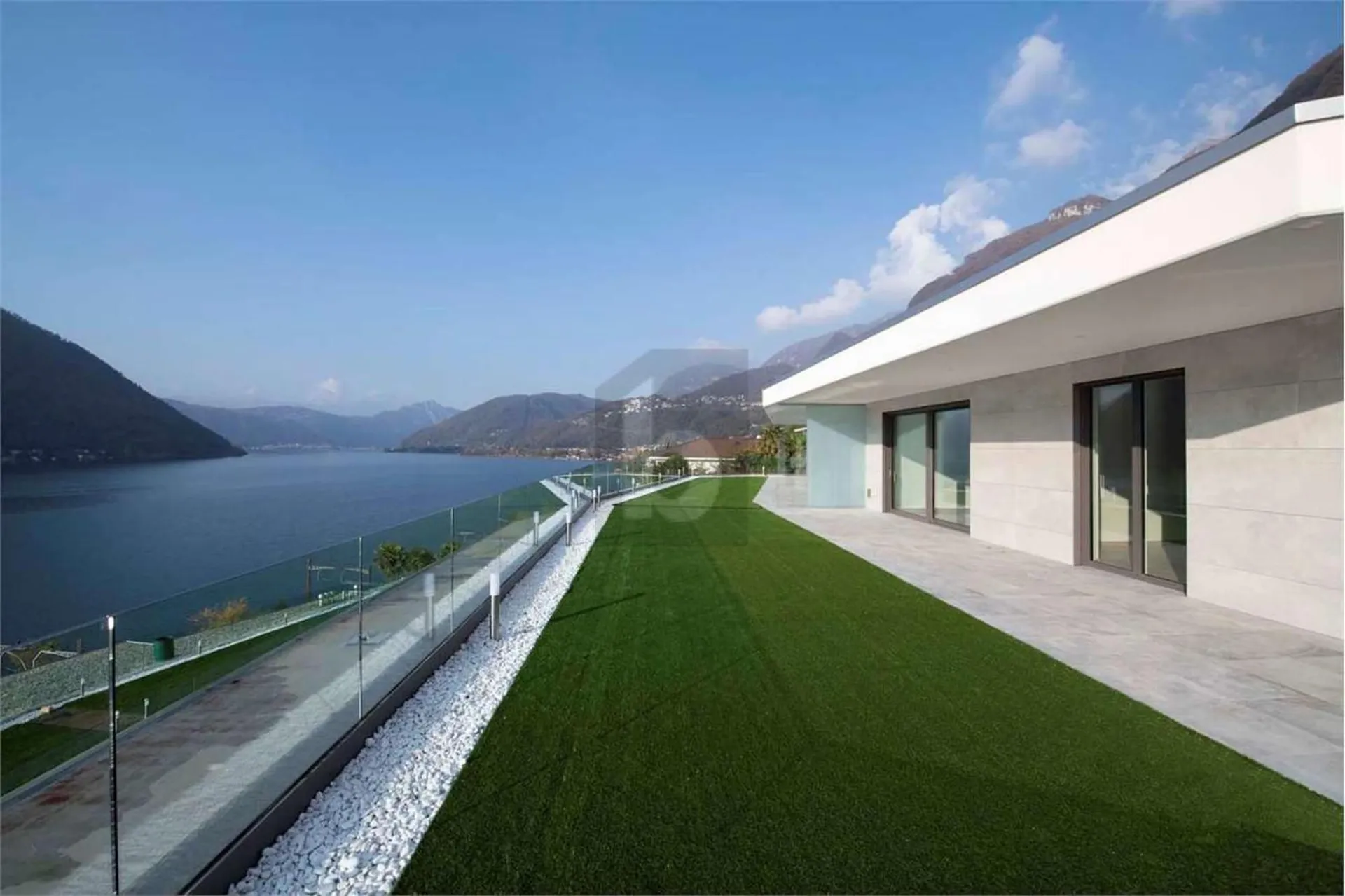 MERAVIGLIOSO ATTICO VISTA LAGO