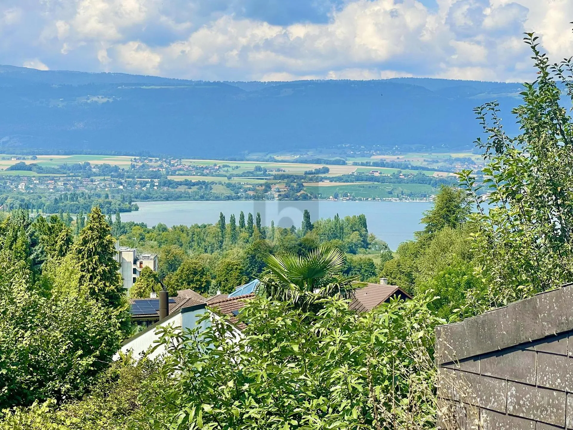 SITUATION EXCEPTIONNELLE ET VUE LAC IMPRENABLE