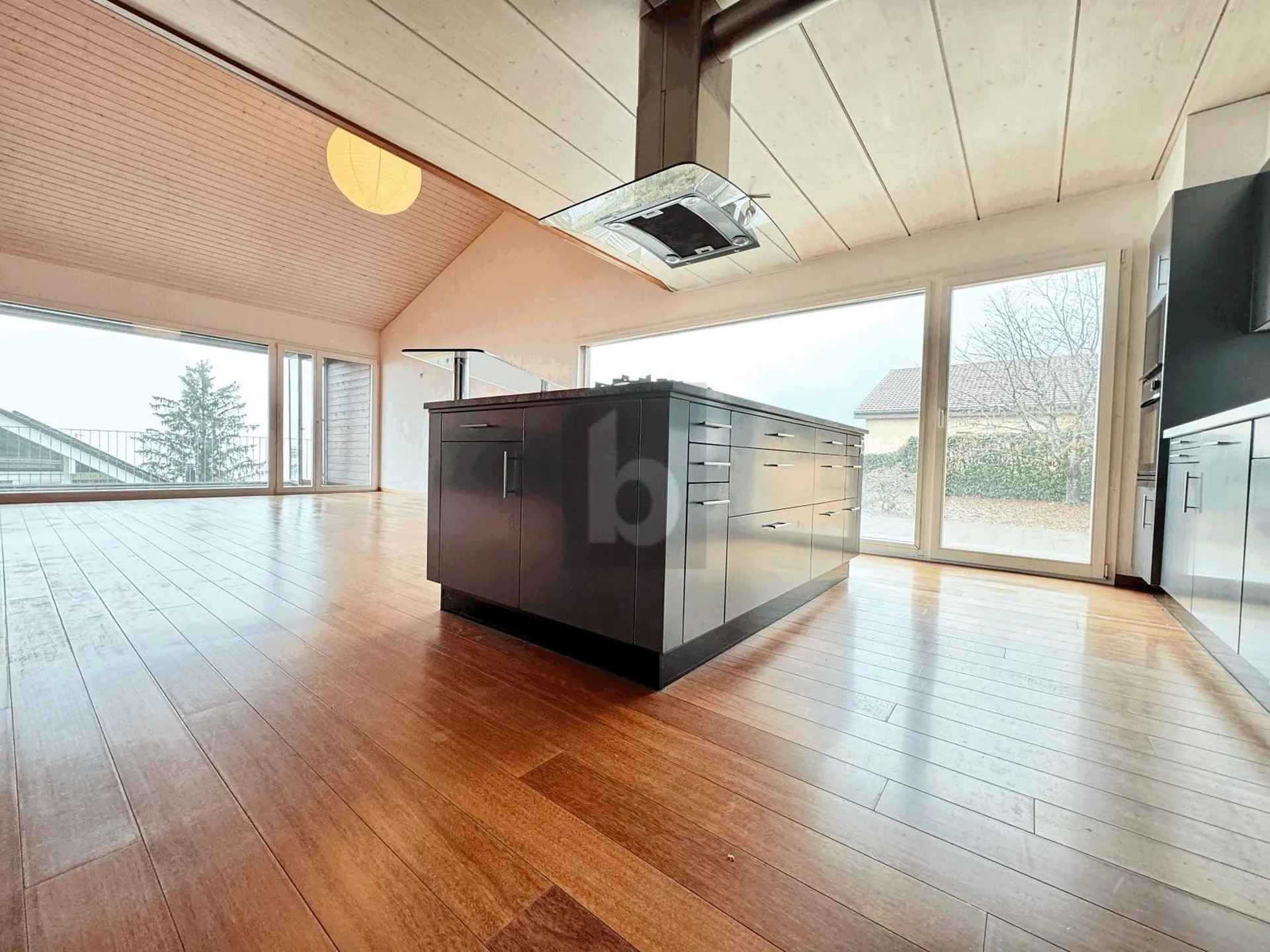 Villa d'architecte avec terrasse de 100m2 vue panoramique sur le lac, à seulement 10 minutes à pied du centre d'Arzier