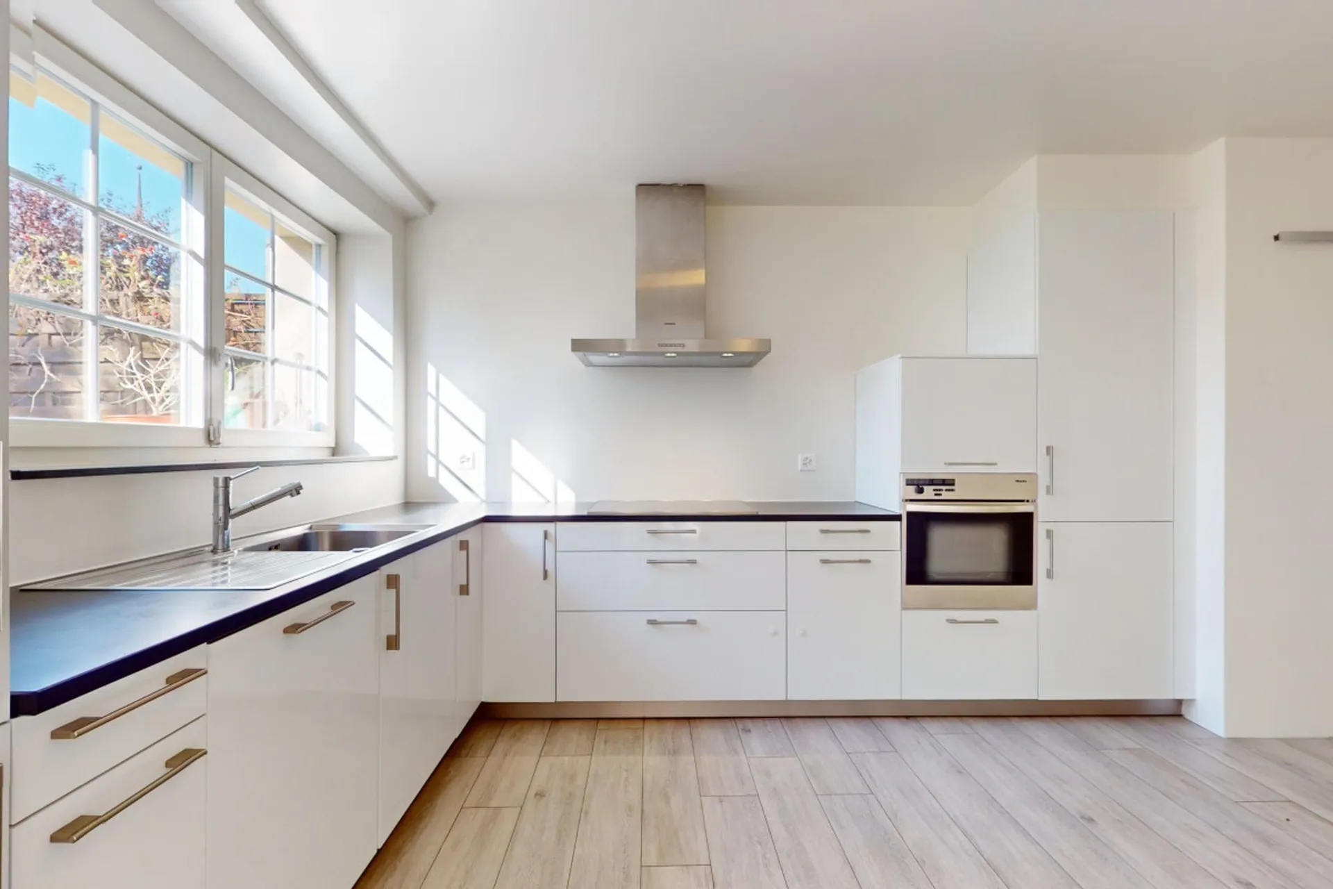 Duplex avec jardin, immense cave et 2 couverts à voiture