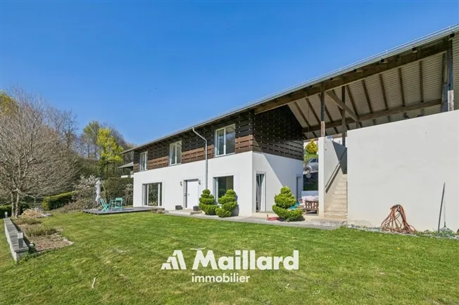 Zeitgenössische freistehende Villa mit 5,5 Zimmern