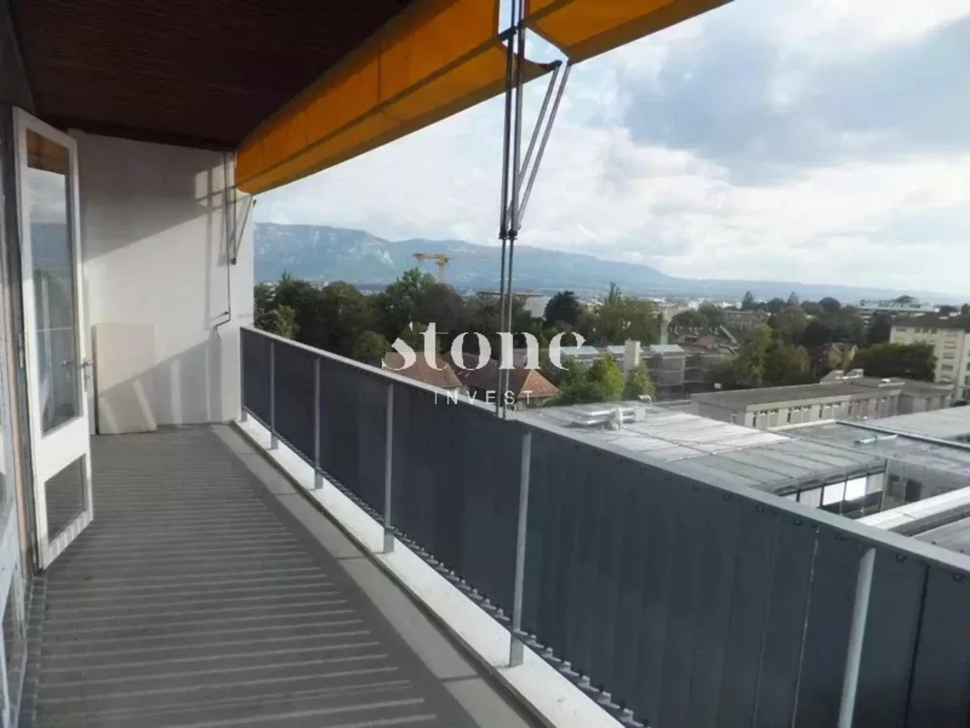 SUPERBE 4 PIÈCES TRAVERSANT MEUBLE AVEC VUE EXCEPTIONNELLE