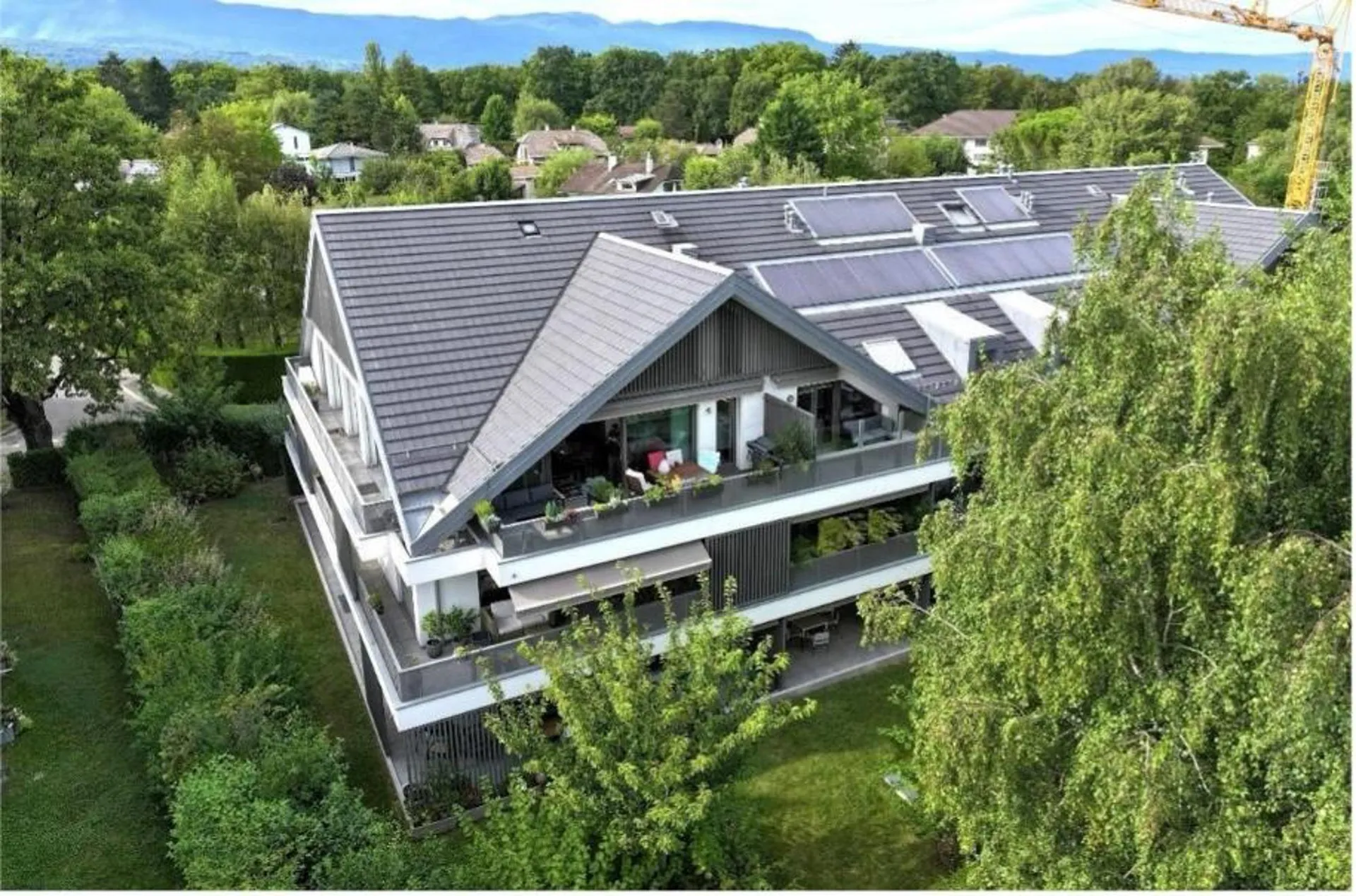 Rare, à ne pas manquer - Très moderne duplex 6.5 pièces en attique, généreuses terrasses