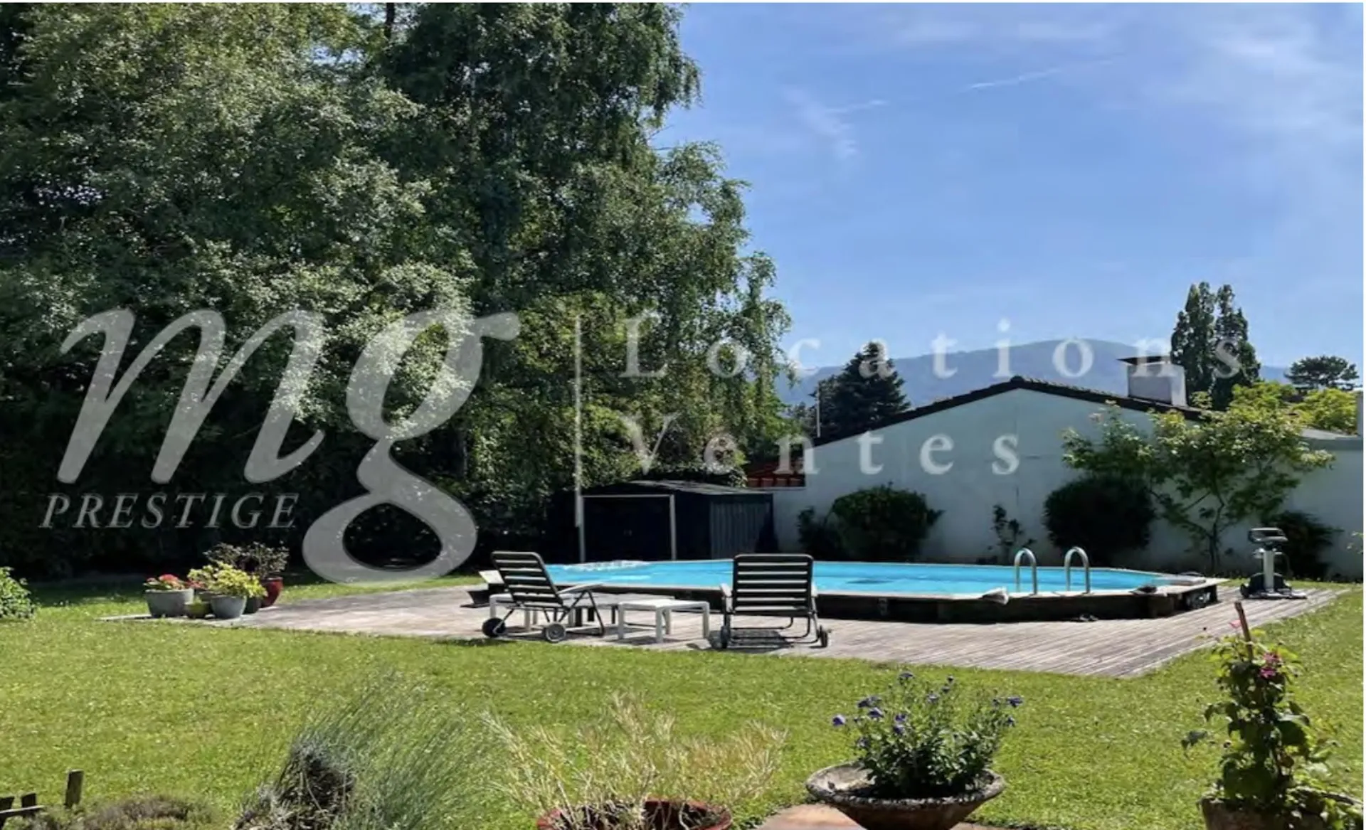 BELLE MAISON INDIVIDUELLE FAMILIALE DE 220 m2 env. - GRAND JARDIN PRIVATIF DE 1250 m2 AVEC PISCINE