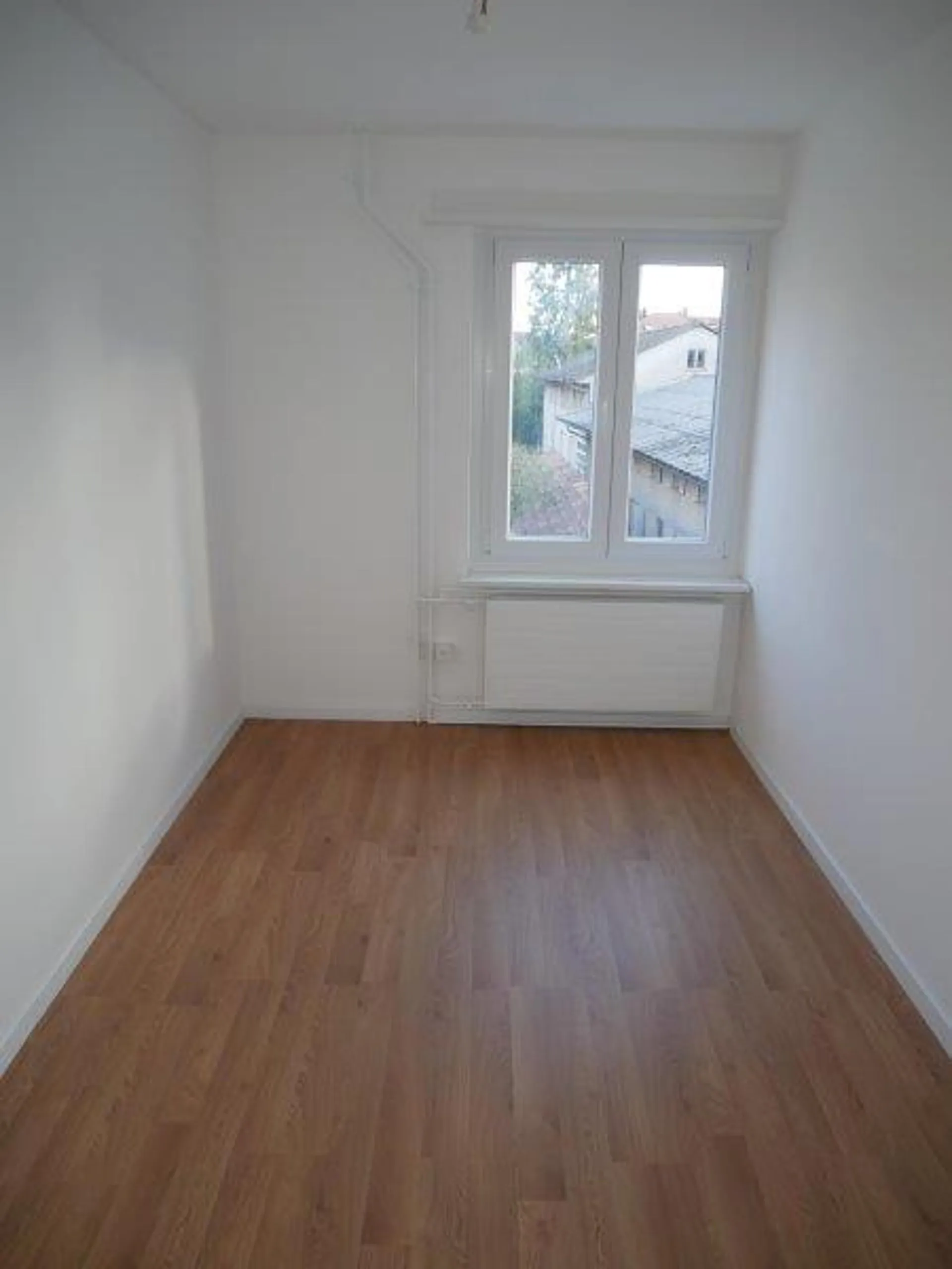 Ruhige 2-Zimmer-Wohnung an der Weinbergstrasse mit Garage