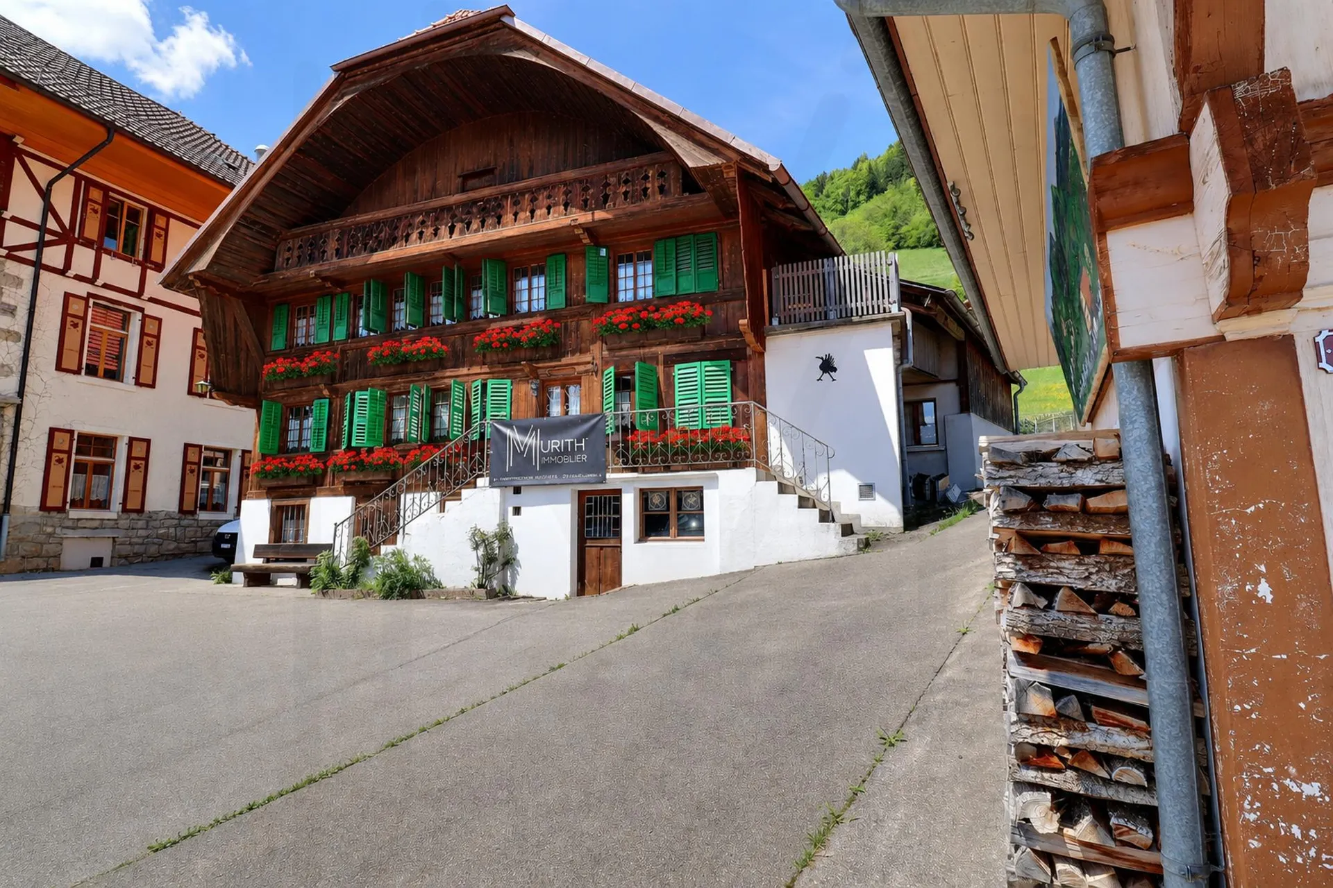 Autentica casa gruérienne con vista sulla montagna