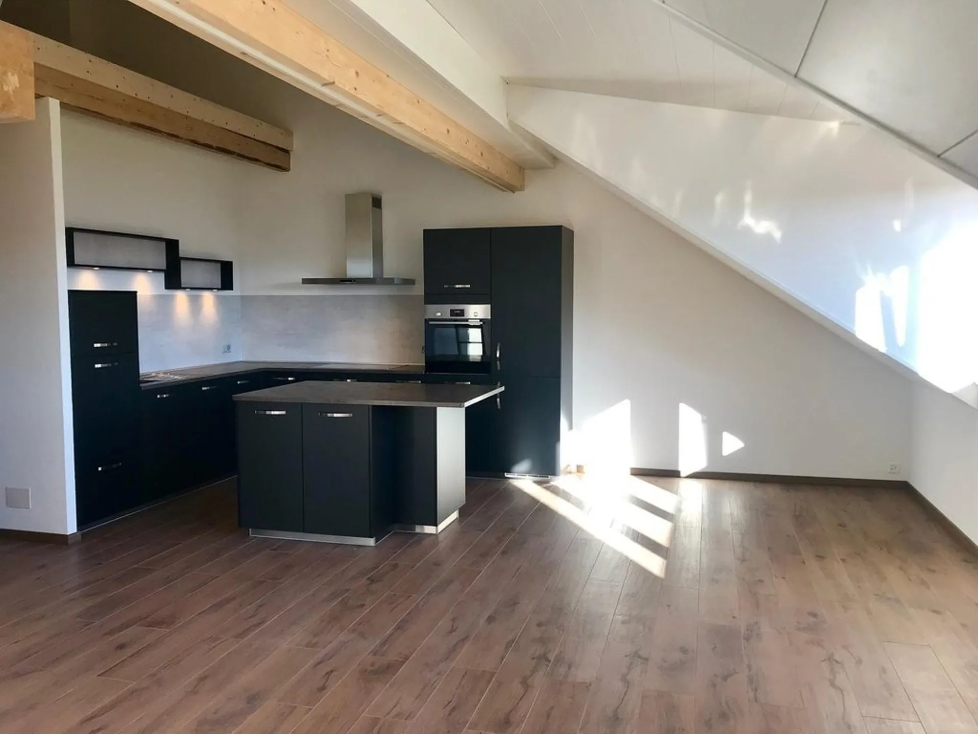 BEL APPARTEMENT DE 6.5 PIECES AU 2è ETAGE