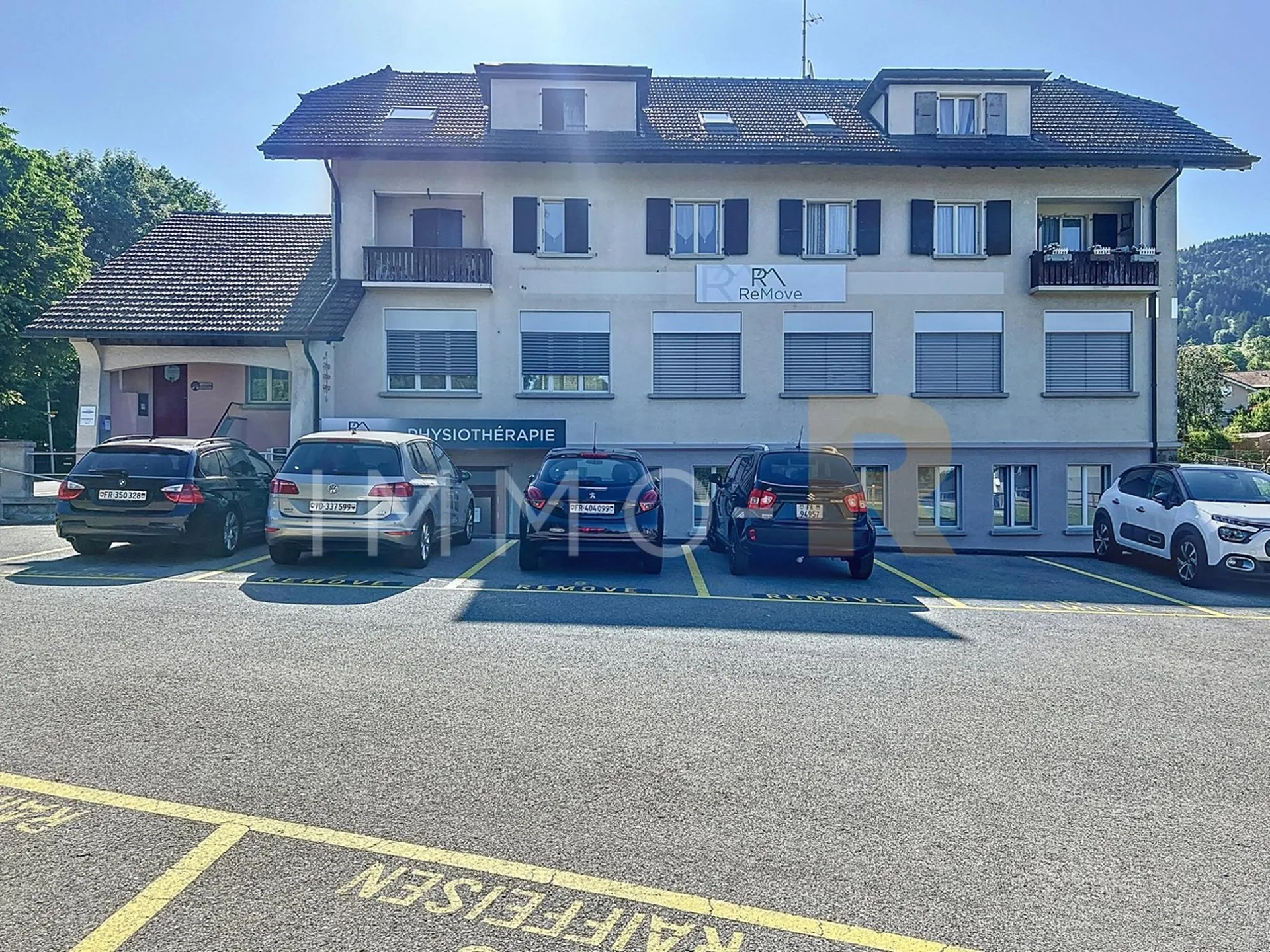 Immeuble mixte au centre de Semsales
