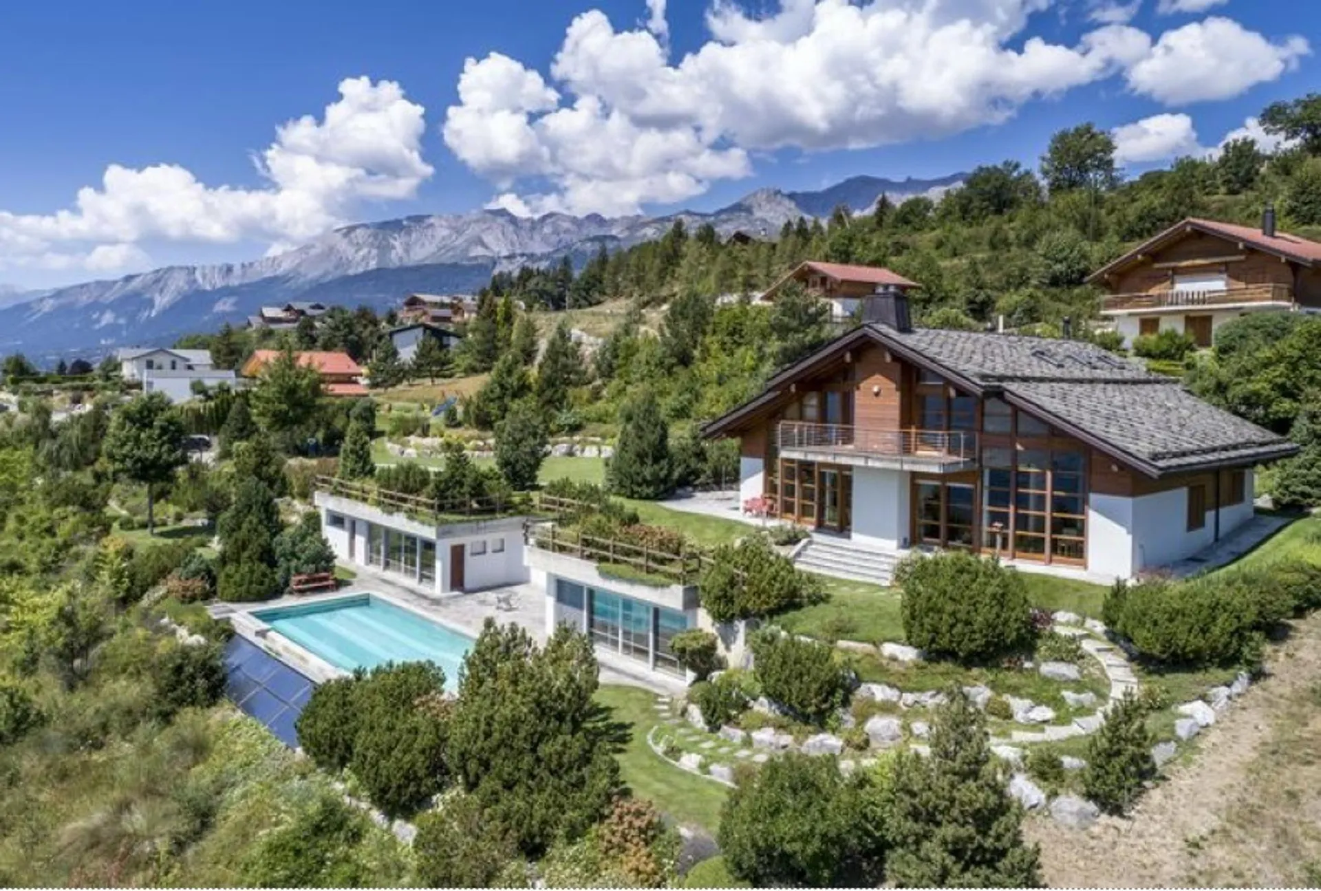 Magnifiques espaces pour cette Villa en location à Sergnou, Lens