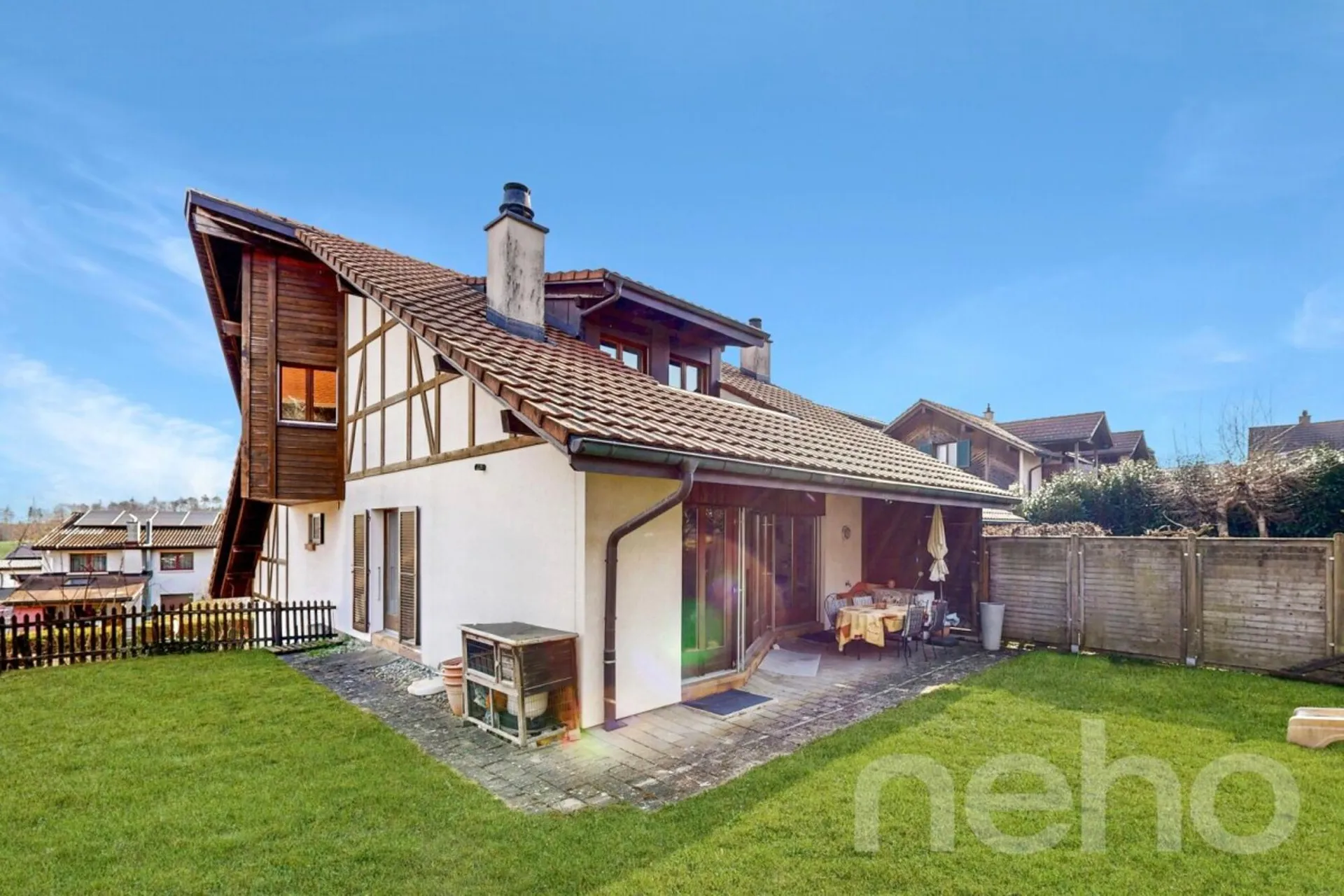 Villa familiale lumineuse avec jardin à Avry-sur-Matran