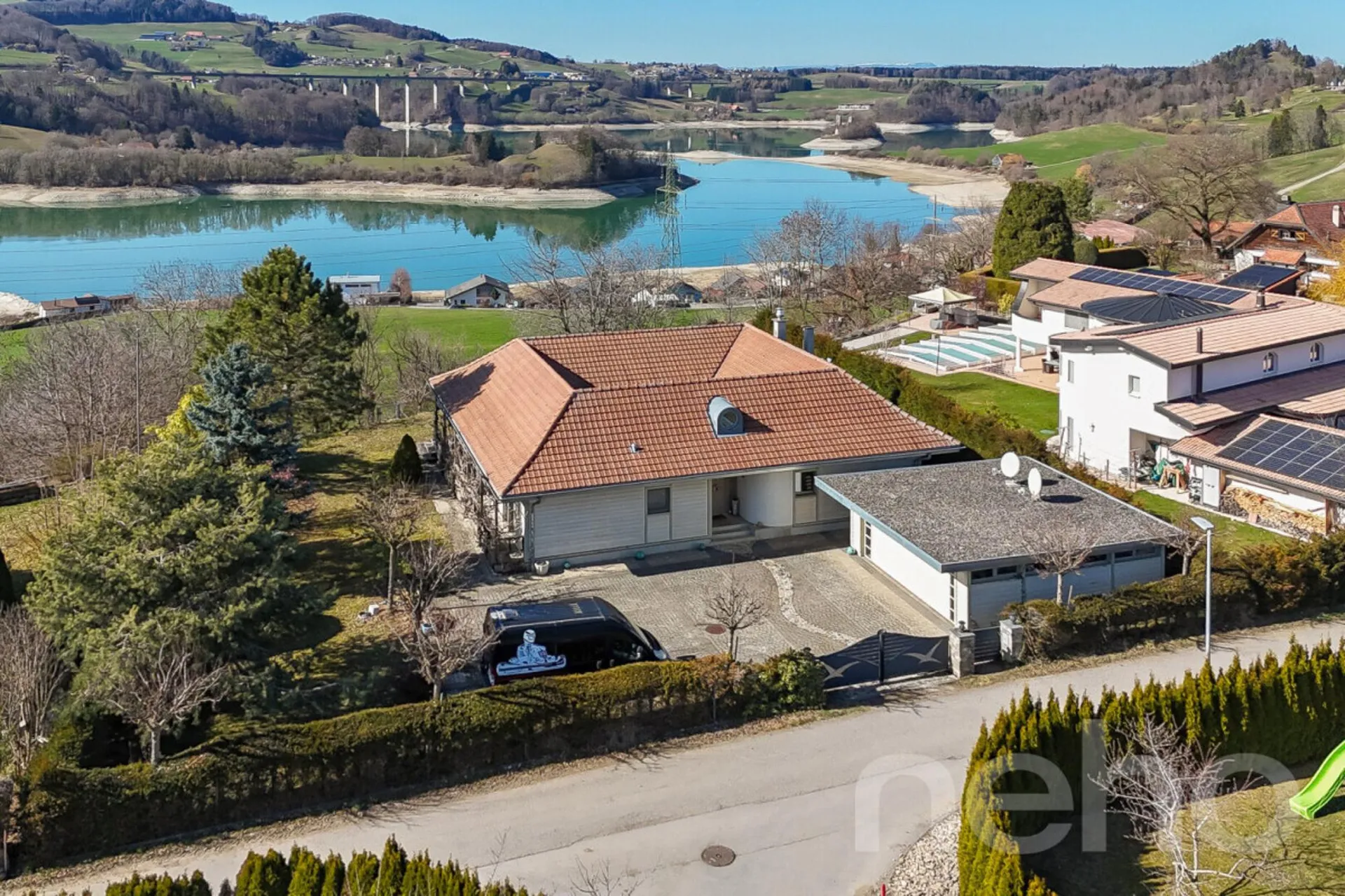 Villa d?exception avec vue panoramique sur le lac