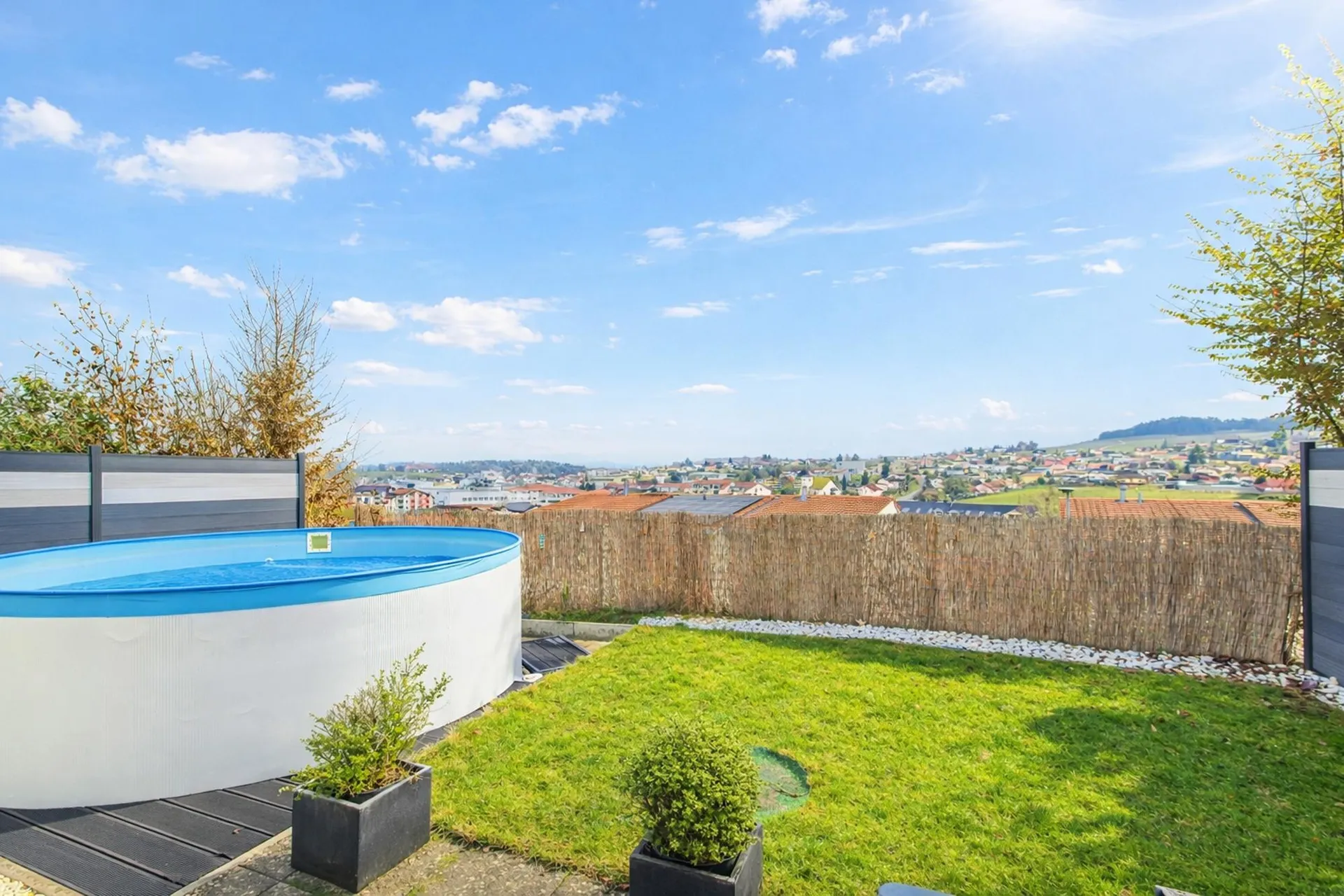 Moderne 4.5 pièces maison mitoyenne avec jardin à Courtepin