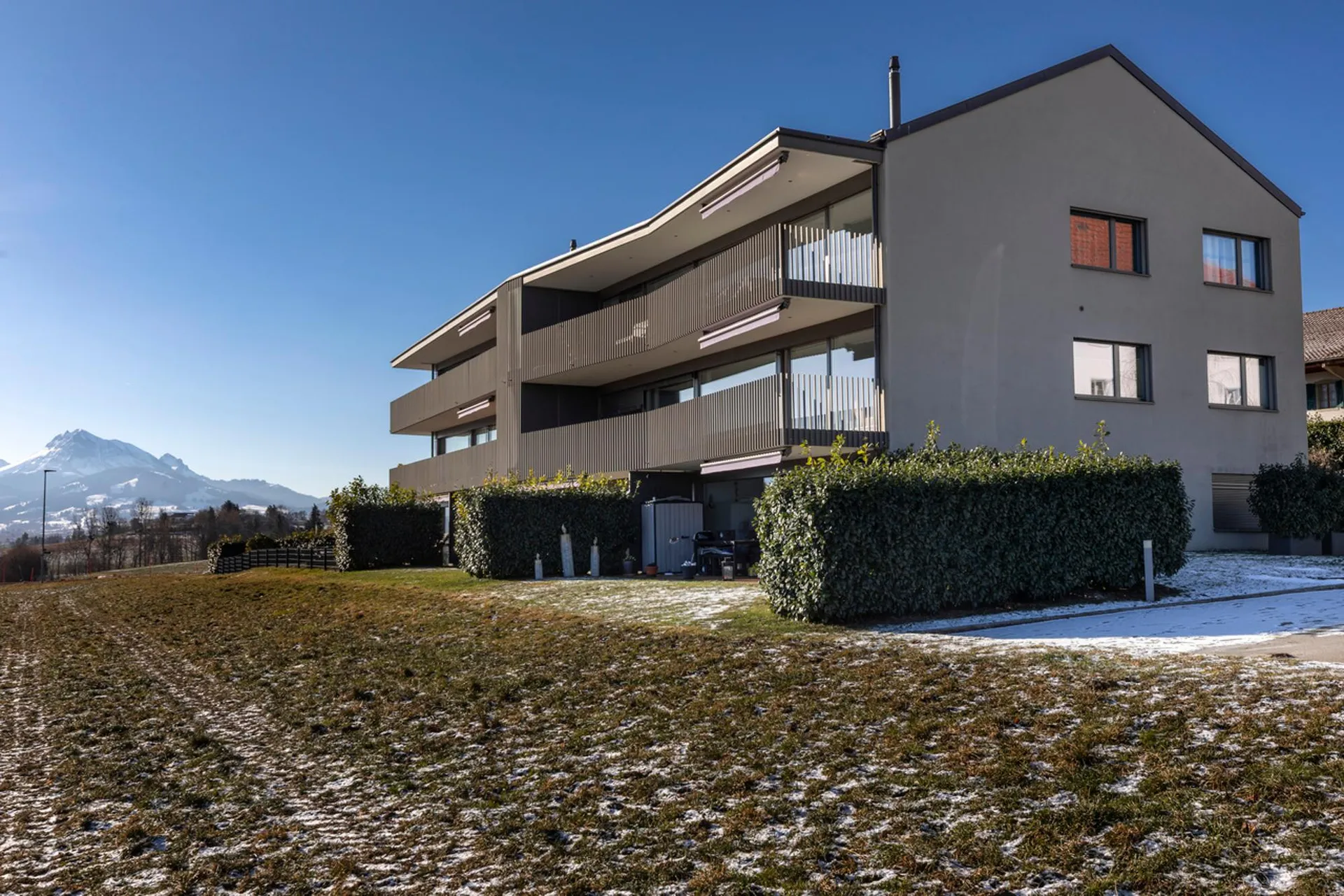 Magnifique 5.5 pièces - vue panoramique sur le lac et jardin de 420 m2