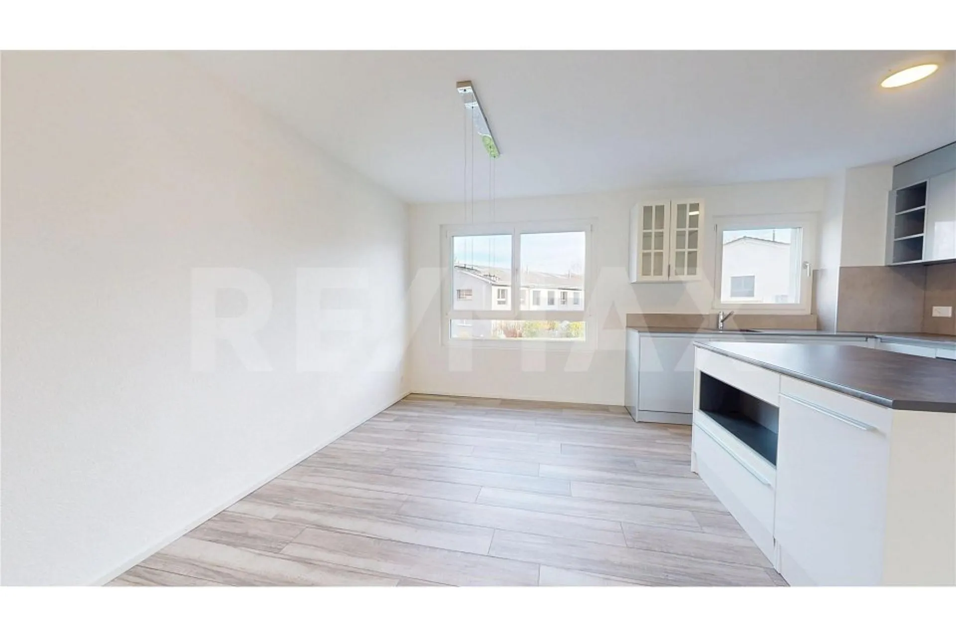 Magnifique 3,5 pces de 100 m2 à 15 min du centre de Fribourg / Exclusivité RE/MAX