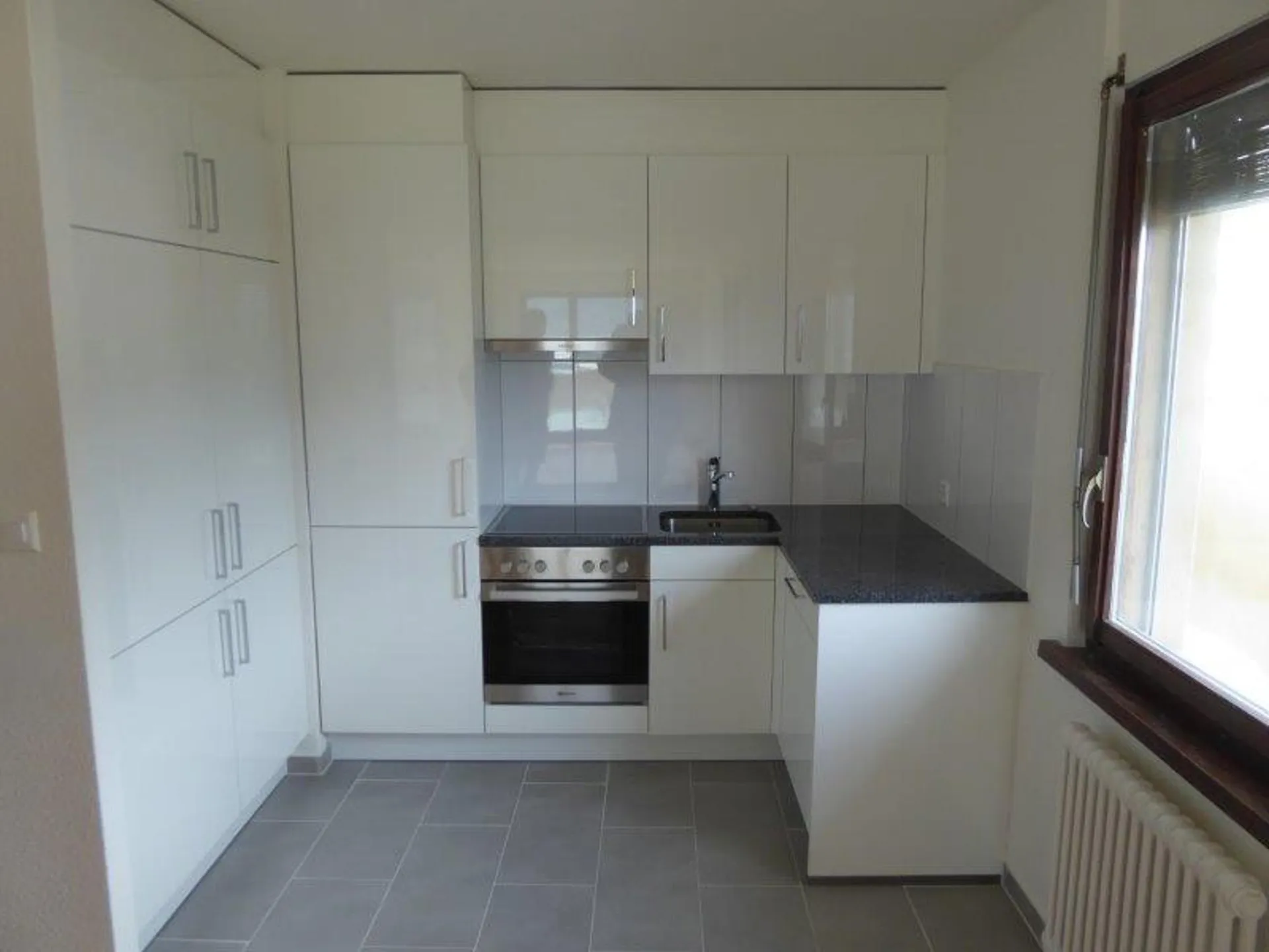 Spacieux appartement de 4 pièces avec balcon et garage à Sierre