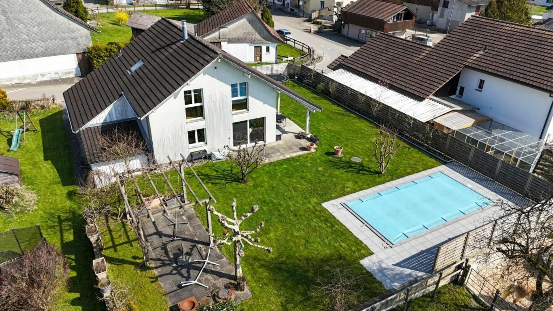 Wohnen an ruhiger Lage: 5.5-Zimmer Einfamilienhaus mit grosszügigem Garten