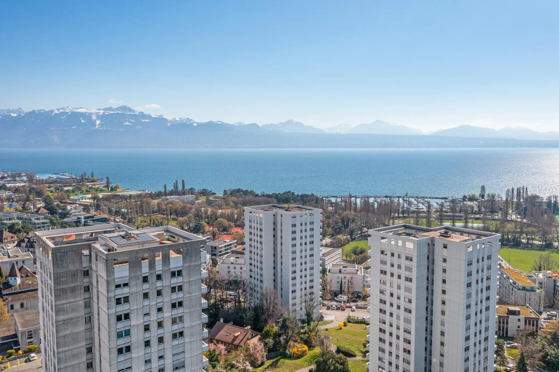 Appartement 4.5 pièces avec balcon et vue panoramique sur le lac