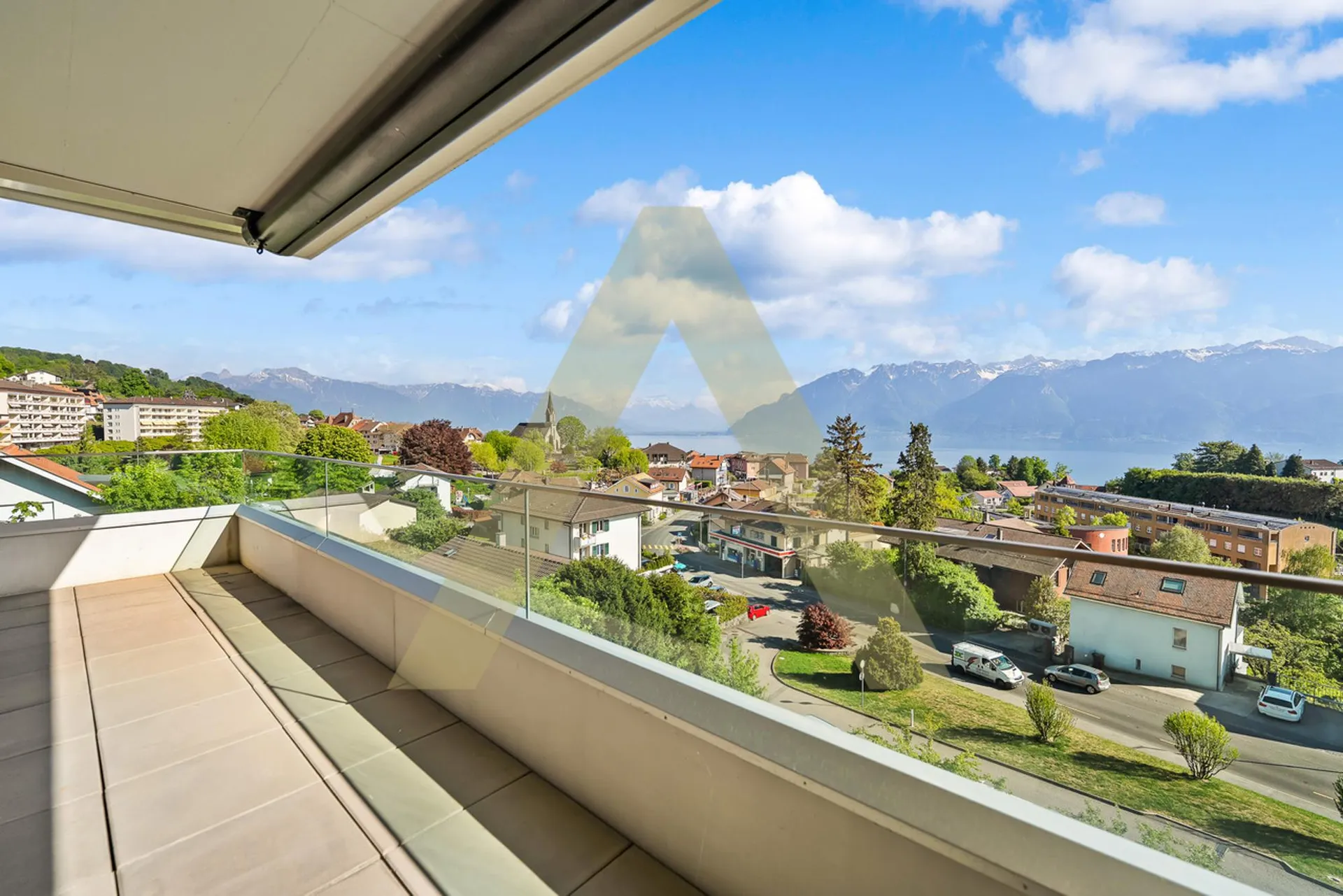 Appartement luxueux de 4,5 pièces avec vue sur le lac et les Alpes