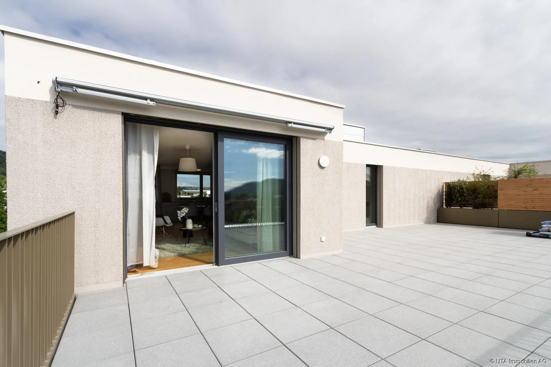 2.5- Zimmer-Neubau-Attikawohnung mit traumhafter Terrasse, sofort bezu