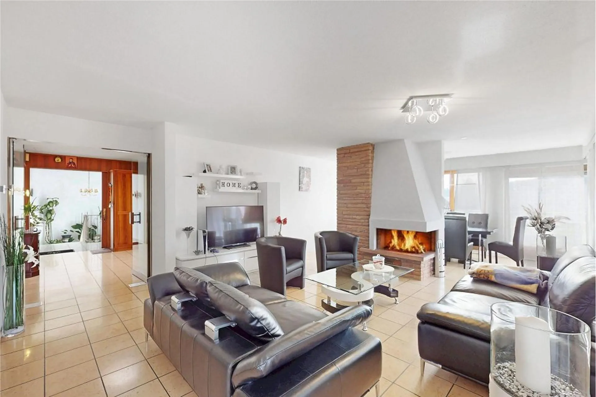 Attika-Penthouse im Zentrum - Cheminée, 2 Parkplätze inklusive, neue Pelletheizung