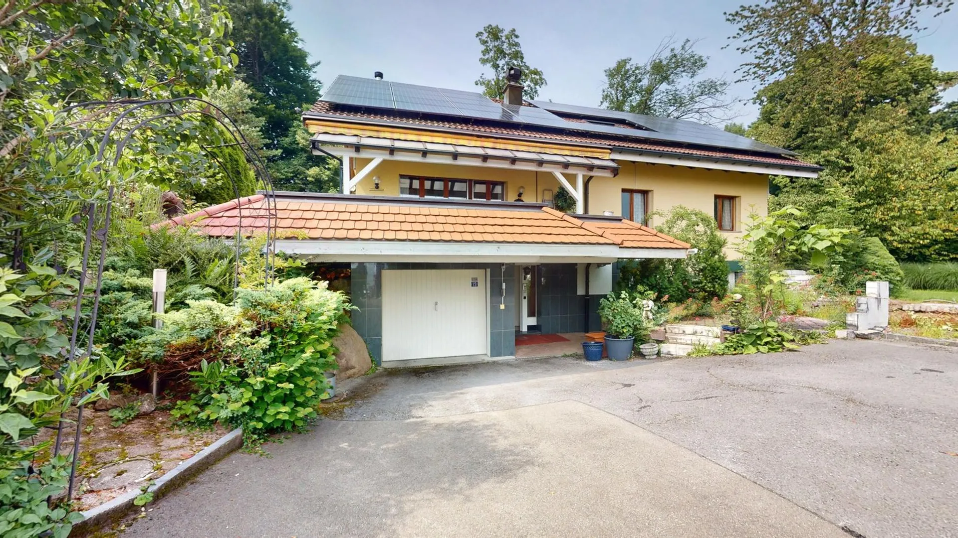 AgentSelly - Familienidyll mit grossem Garten