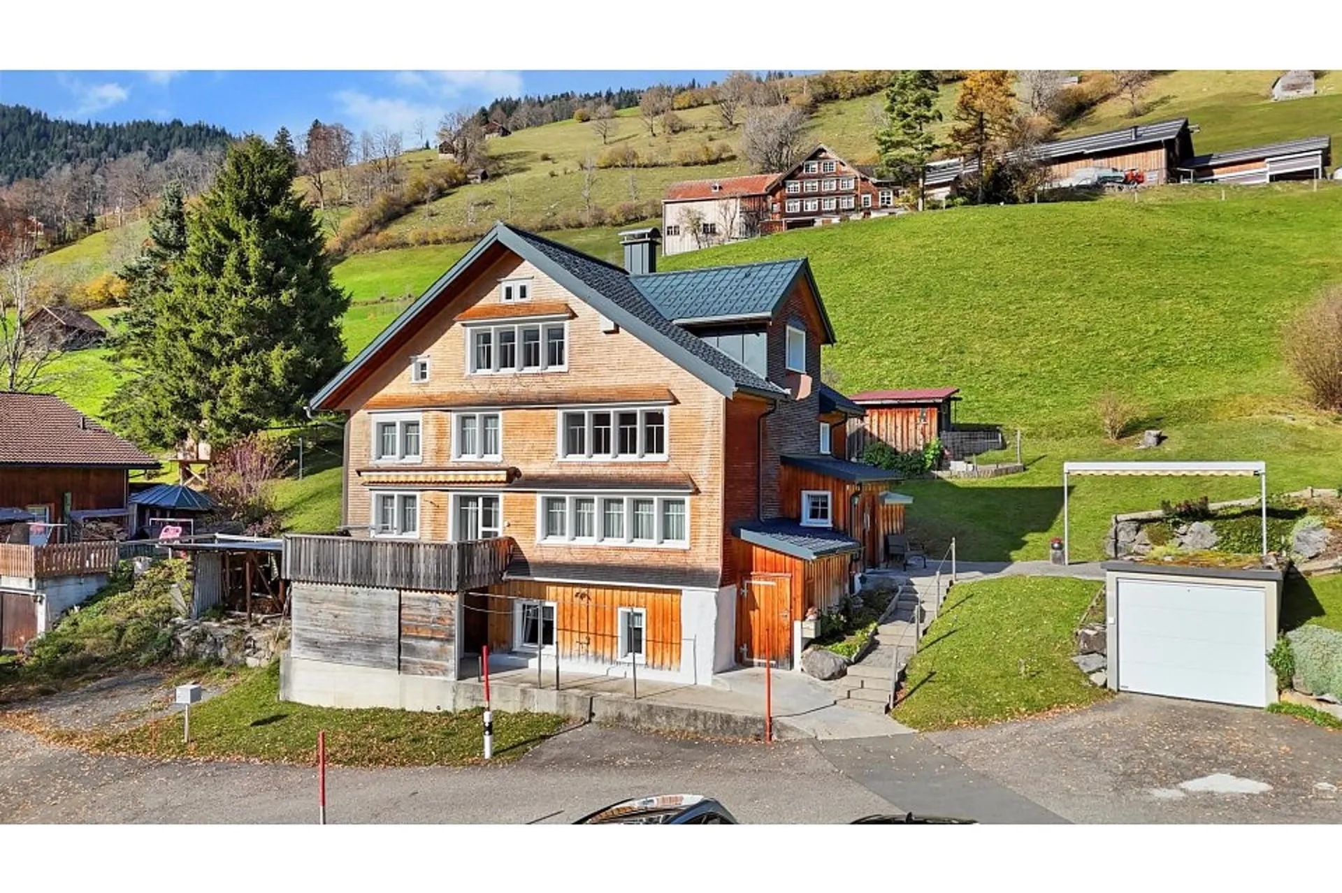 Freistehendes Einfamilienhaus mit Weitblick und grosszügigem Raumangebot