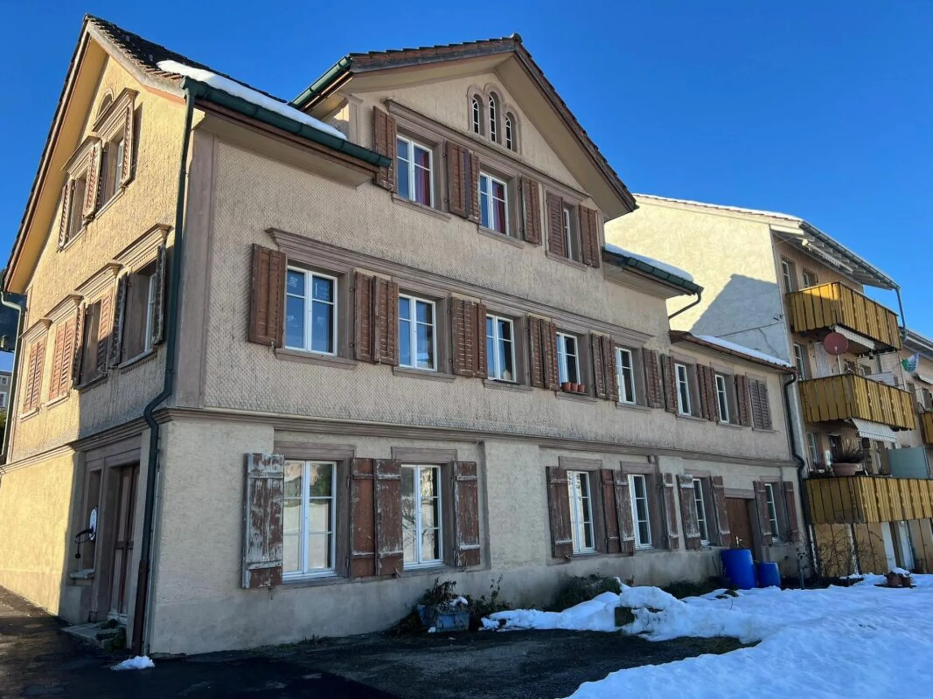 Zu verkaufen an der Landhausstrasse 6 in 9115 Dicken, 2 Fam.-Haus, an ruhiger, sonniger Lage !