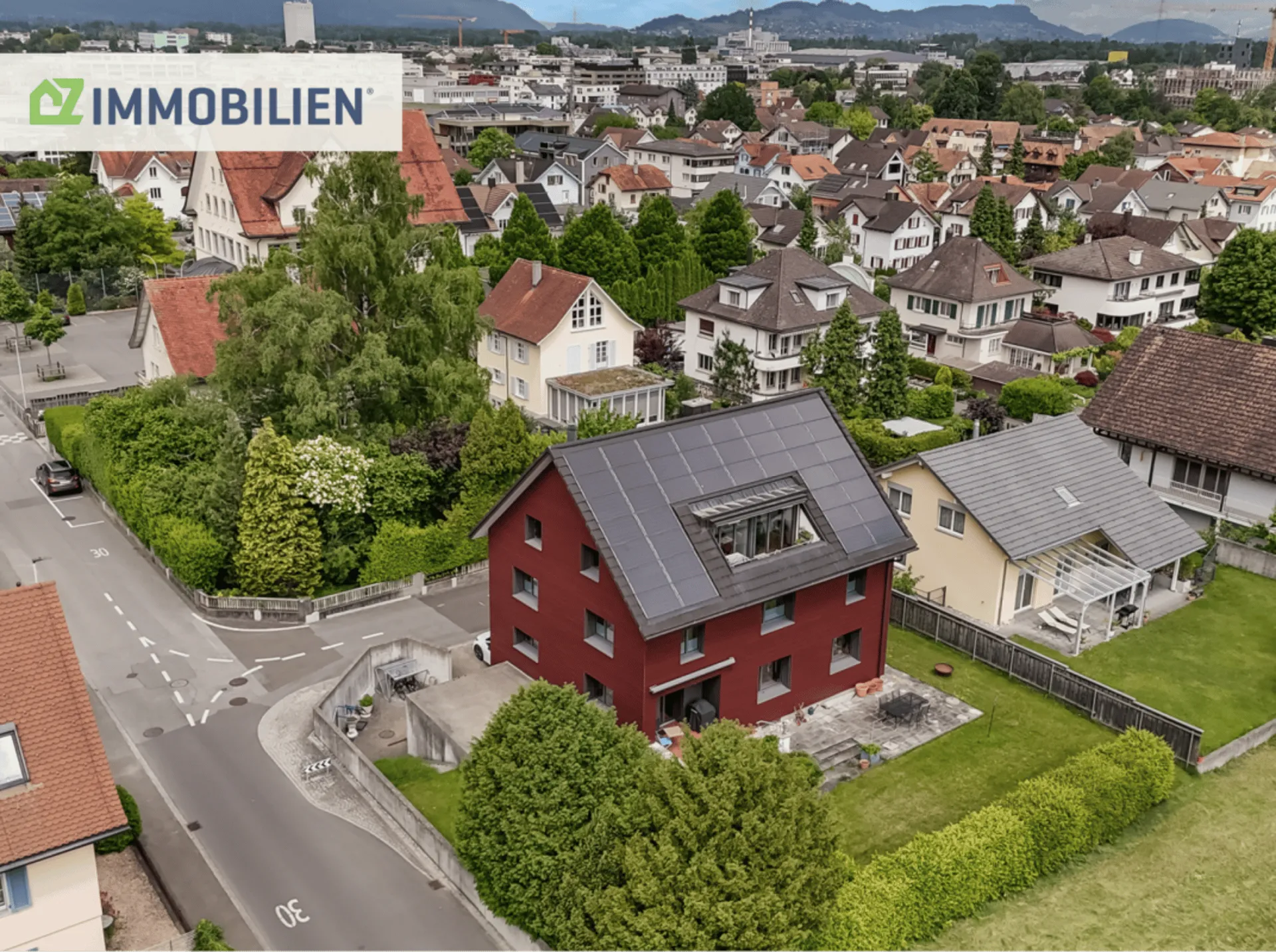 Einfamilienhaus mit Einliegerwohnung, PV-Anlage & 10 Zimmern - ideal für Familien