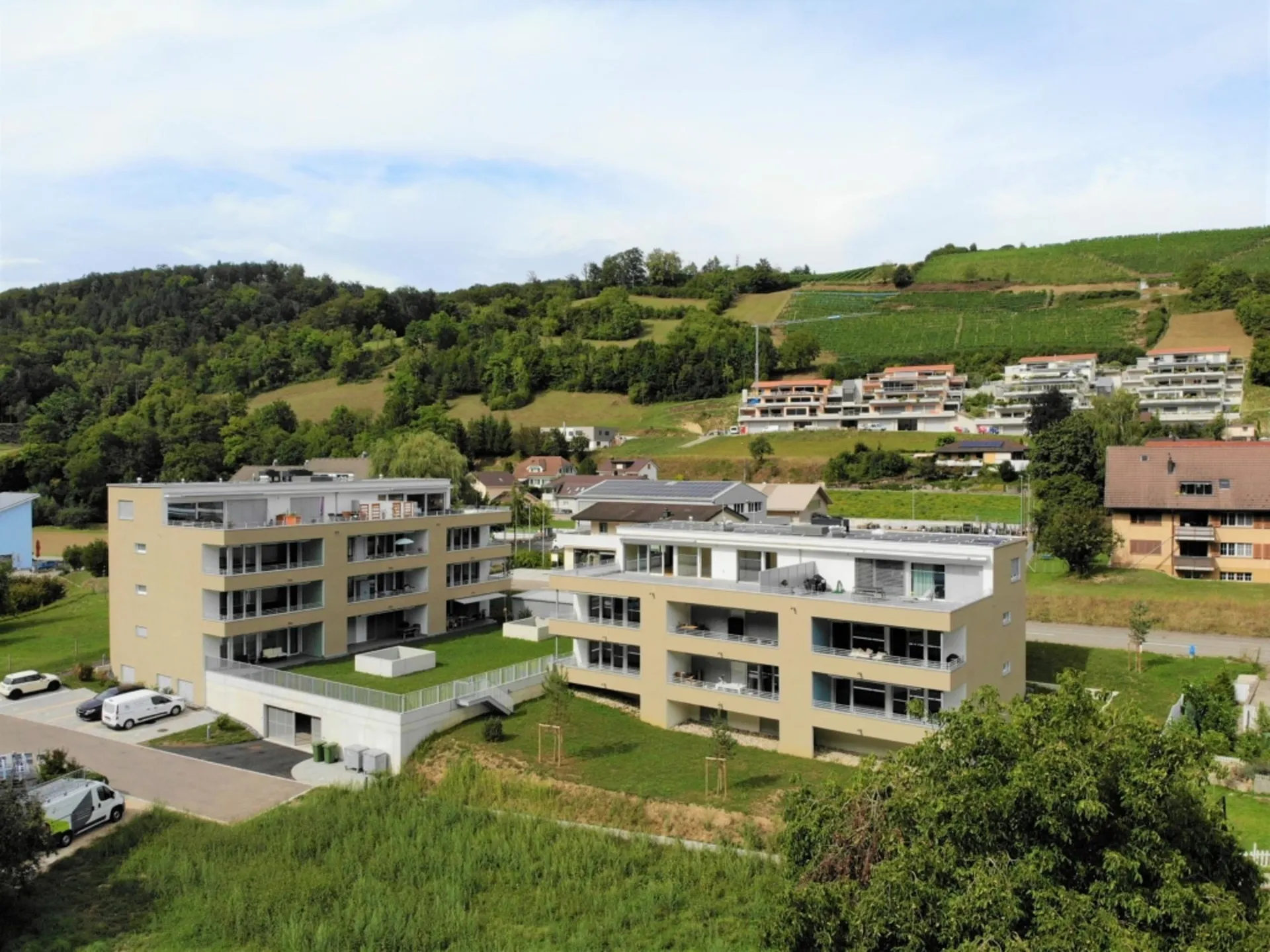 Moderne grosszügige 3.5-Zimmerwohnung im 1. Obergeschoss