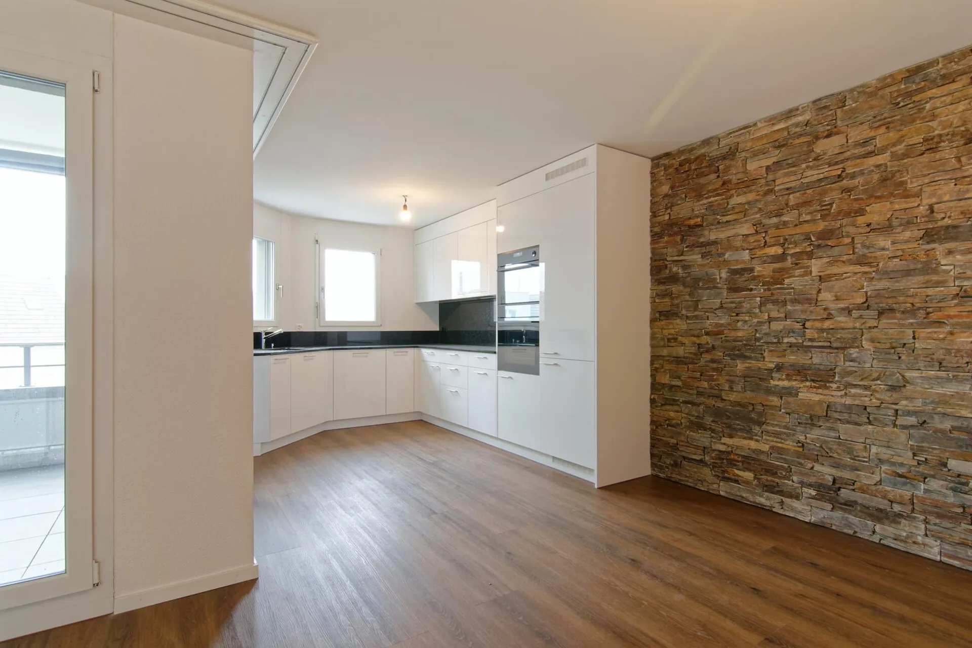 Renovierte 4.5-Zimmer Wohnung mit Lift im Hochparterre