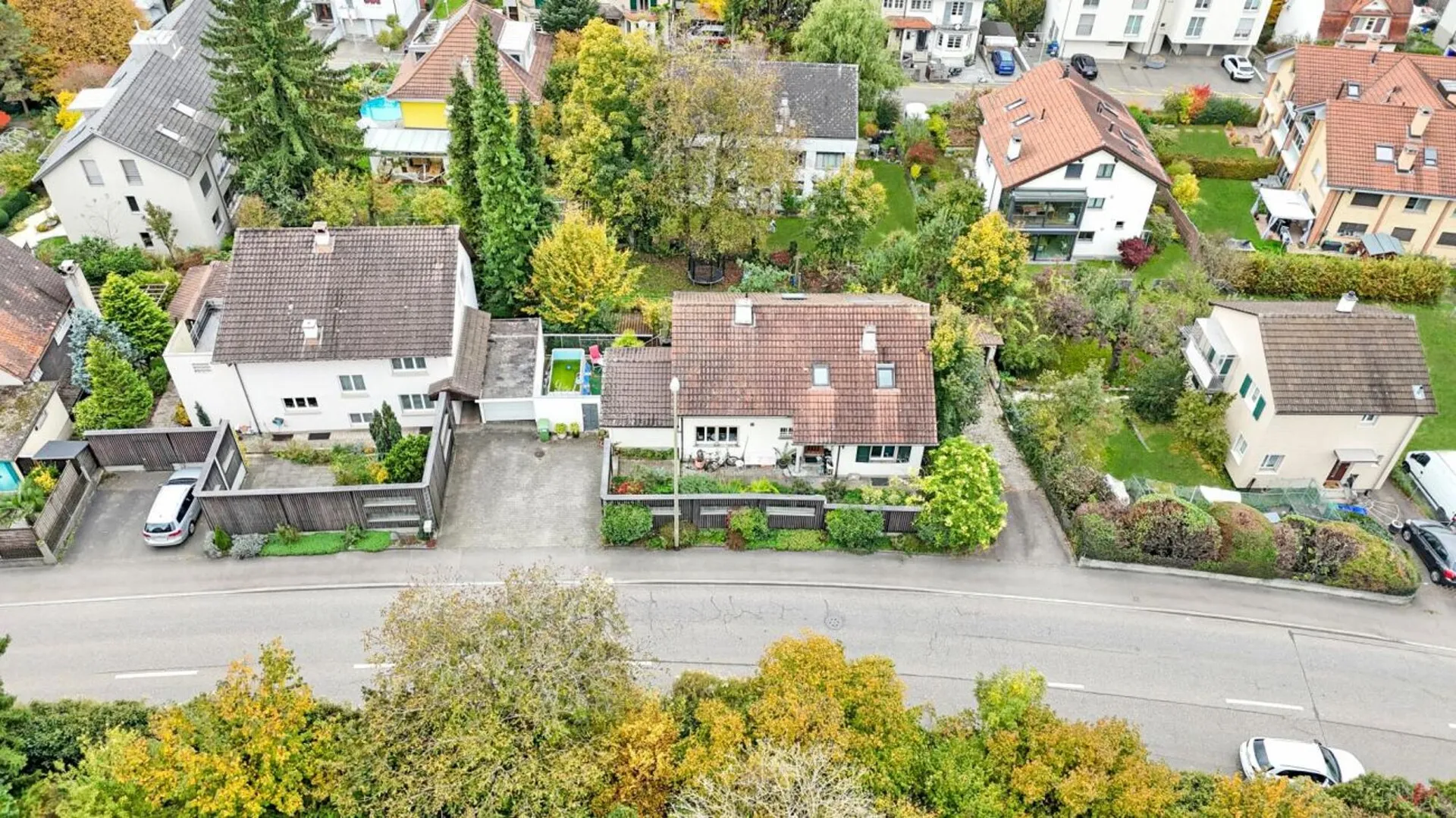 grosszügiges Einfamilienhaus / Bauland