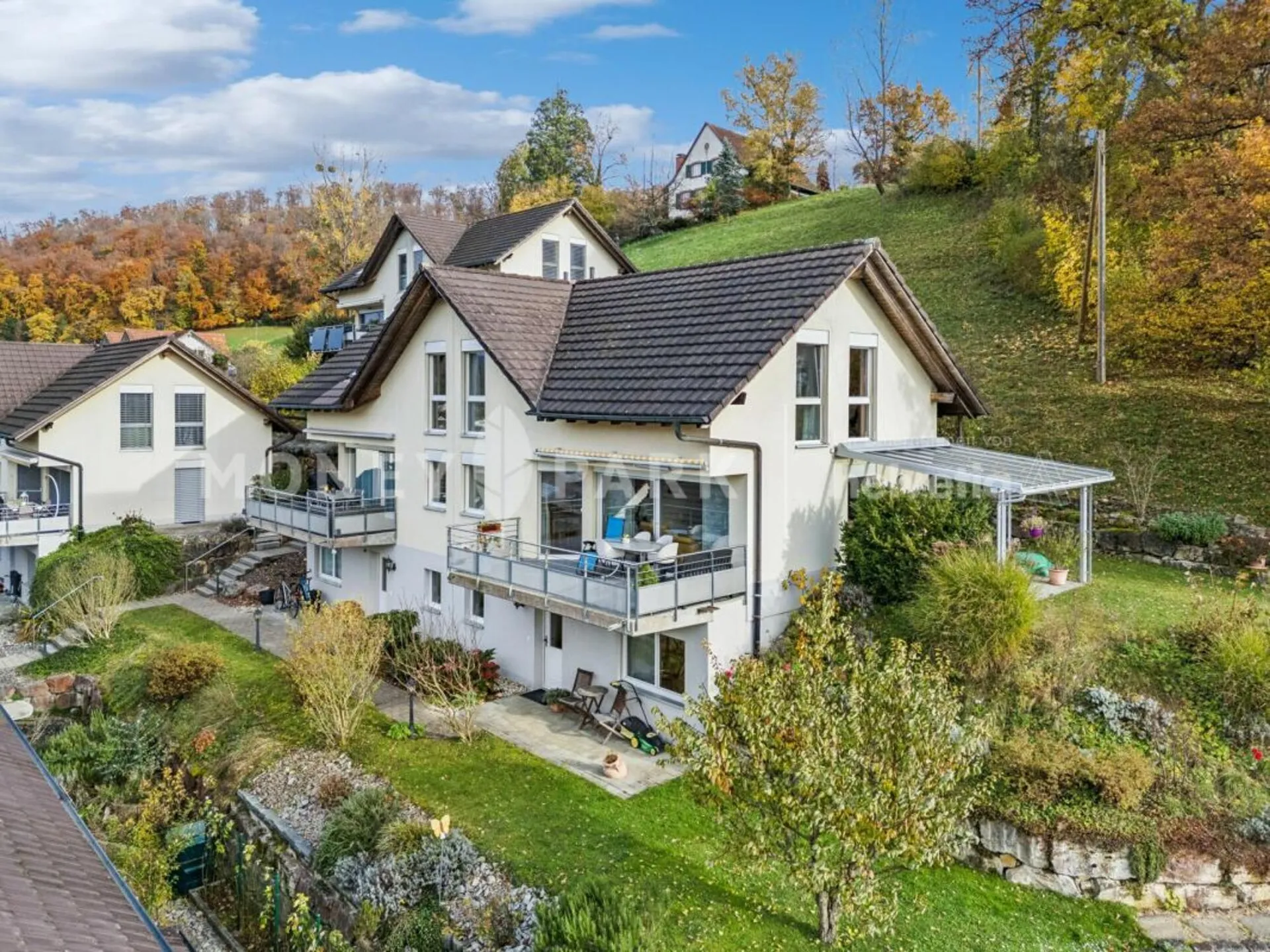 5.5-Zimmer-Doppelhaushälfte an ruhiger Lage mit Panoramaaussicht